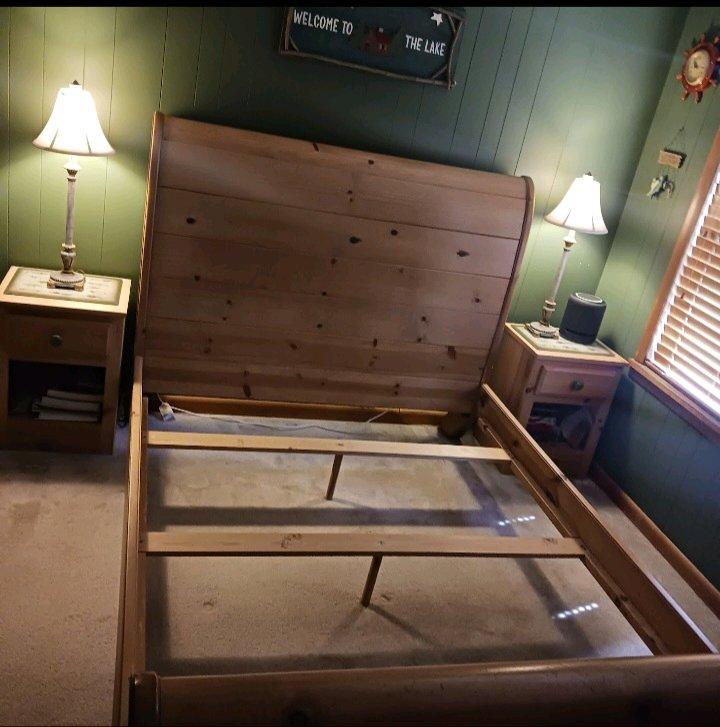 Queen Size Pine Sleigh Bedroom Suite
