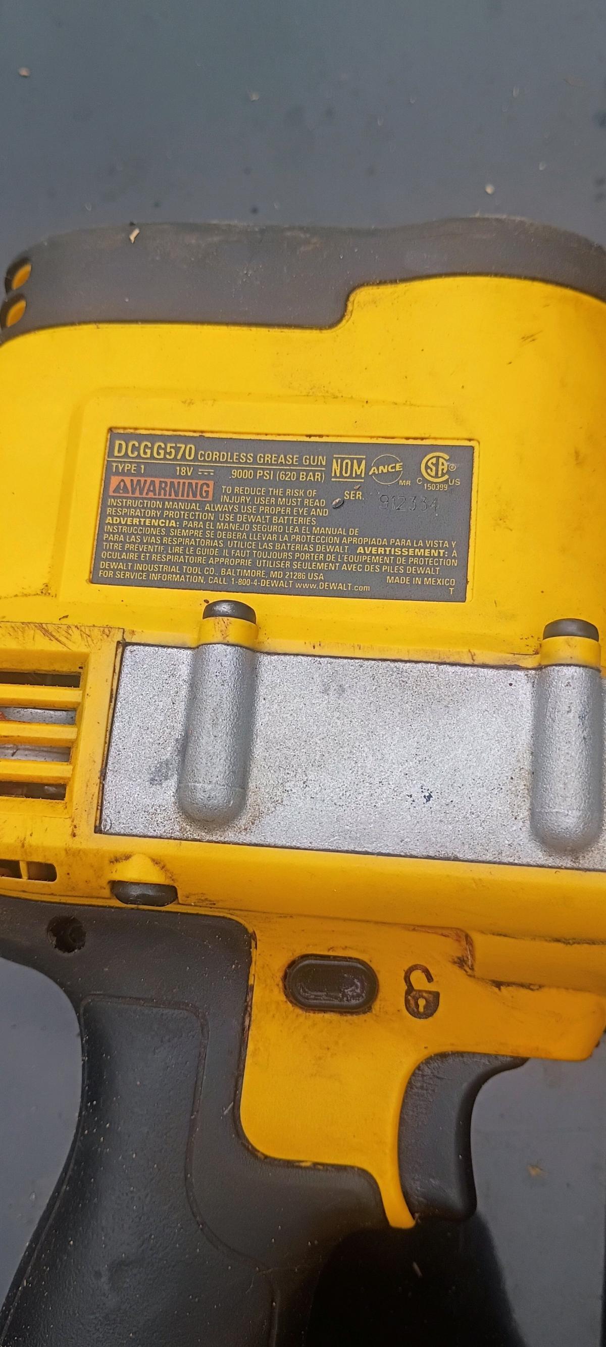 dewalt cordless grease gun