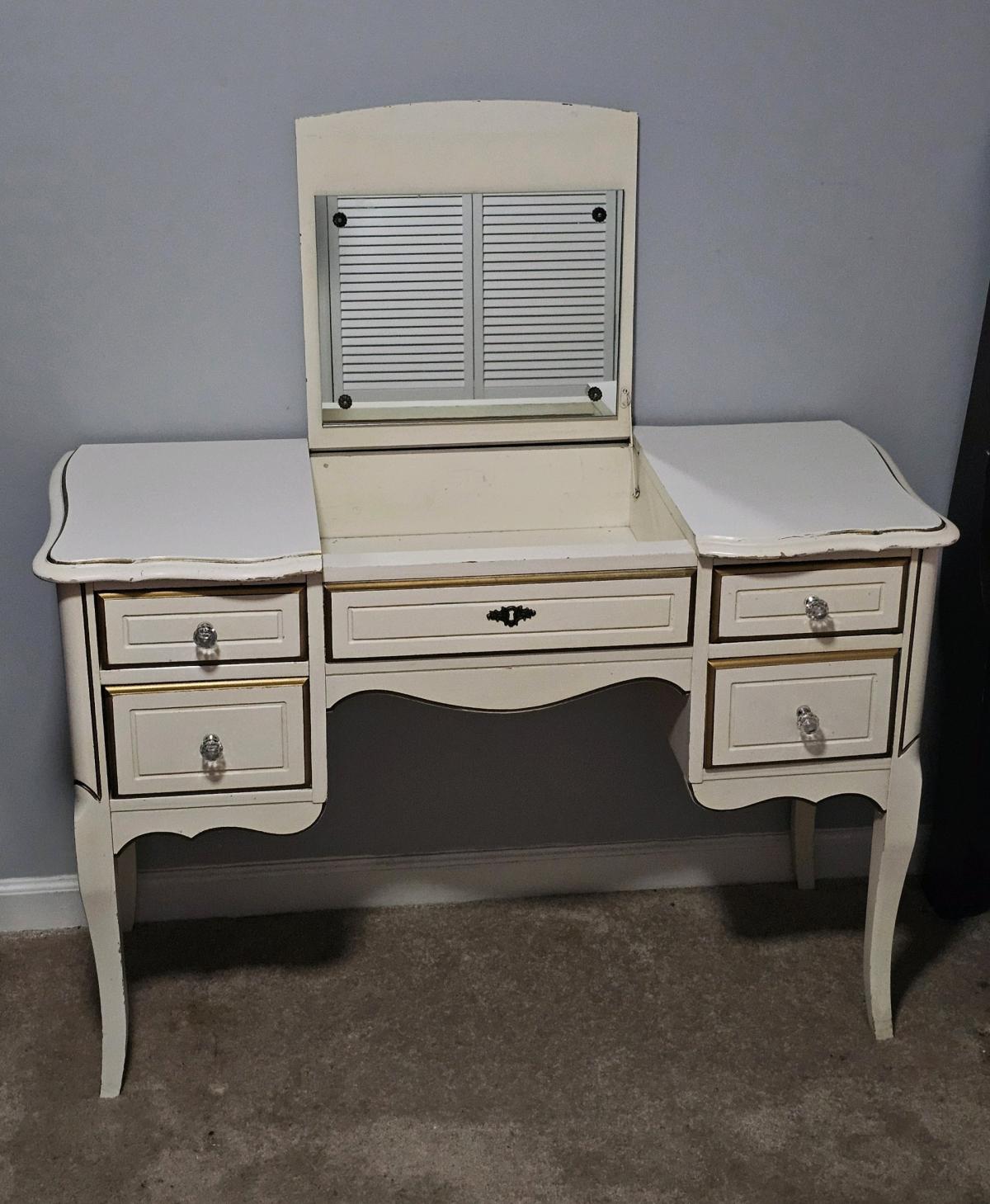 Beautiful French Provincial Style Vanity