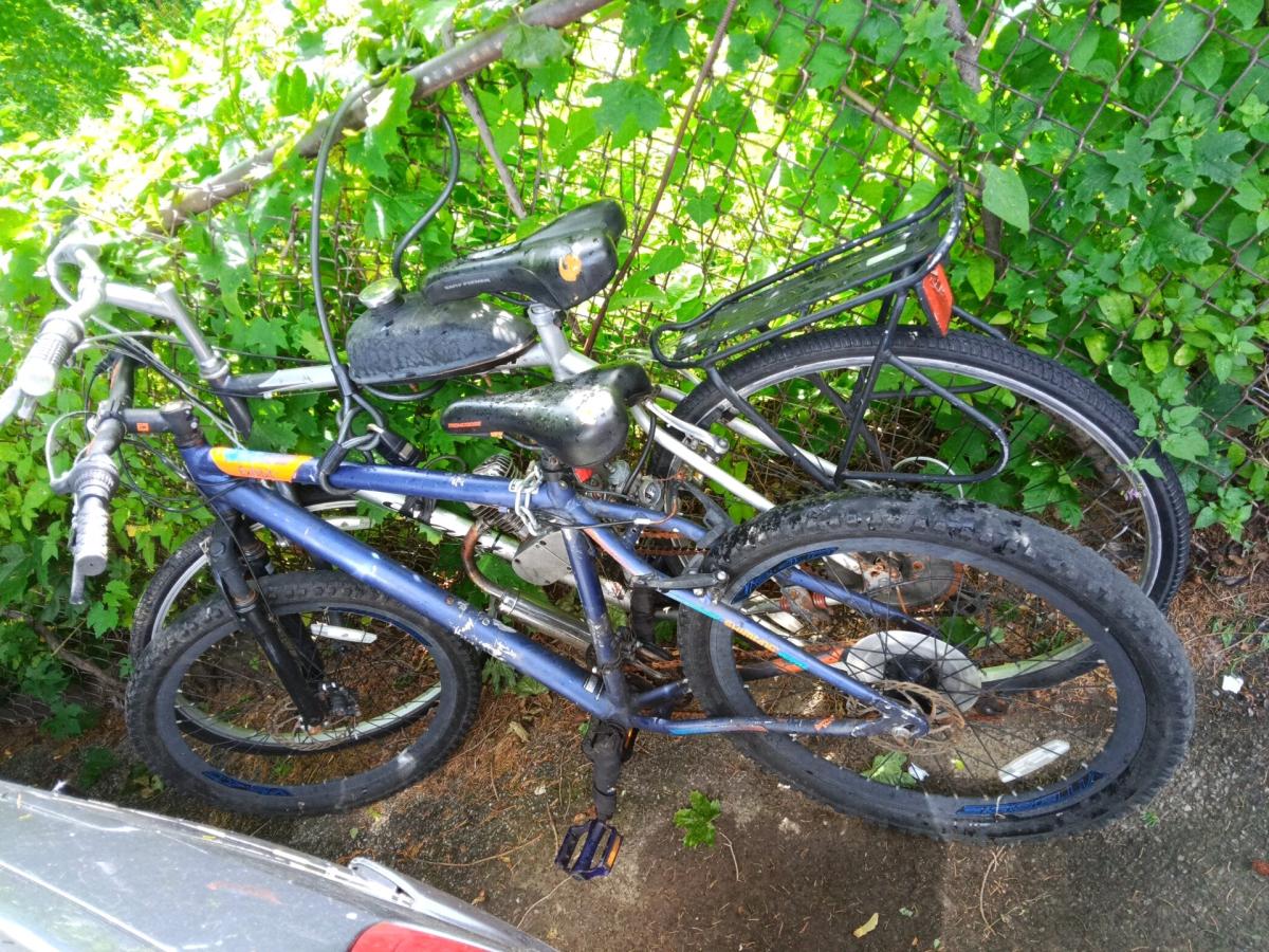 corriendo y en perfectas condiciones bicicleta de motor