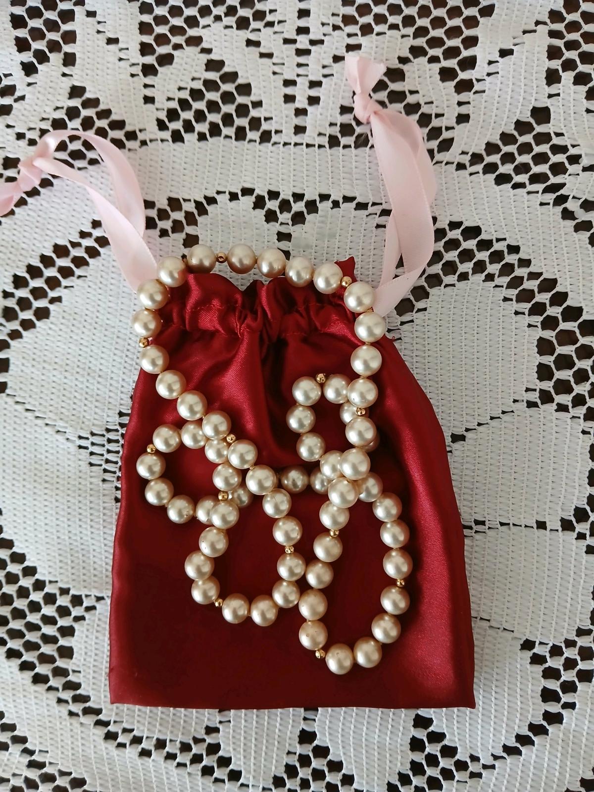 collar y pulseras  de perla incluyendo  bolsa