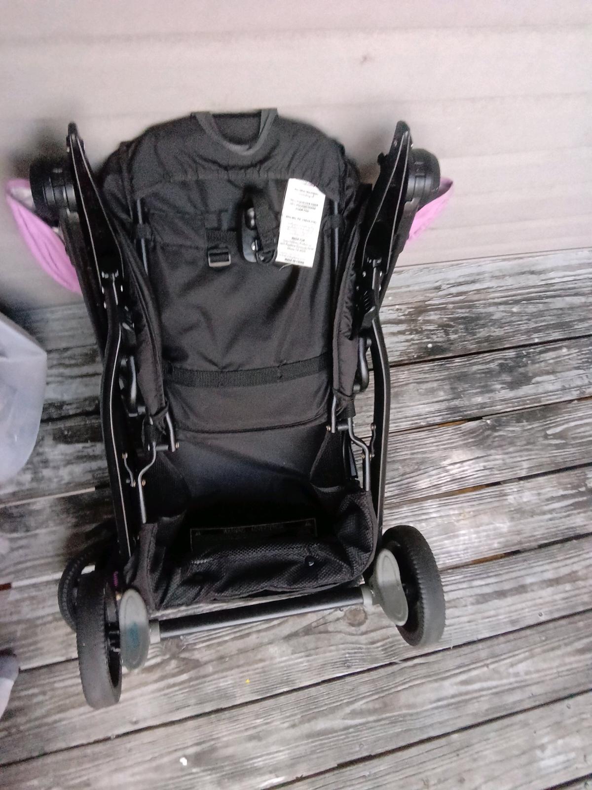 Beautiful baby girl stroller easy to fold