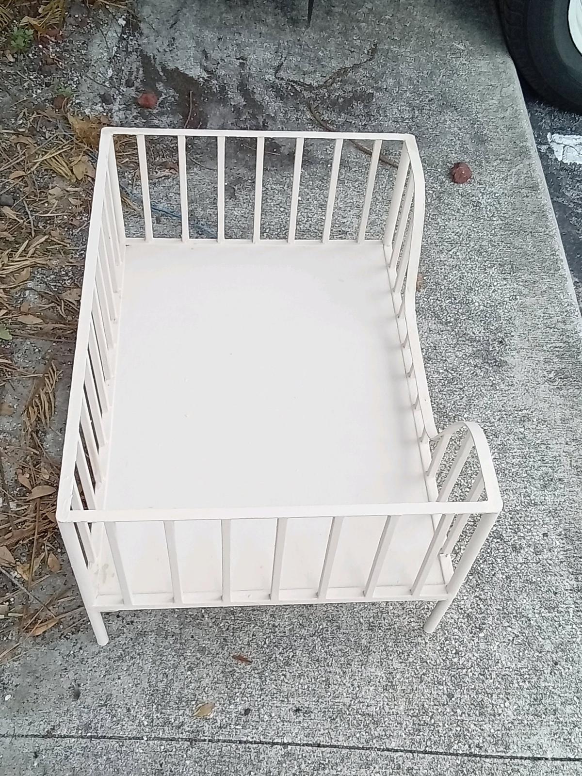 Cute Metal Small Pet Crib Style Bed Cats or Dog
