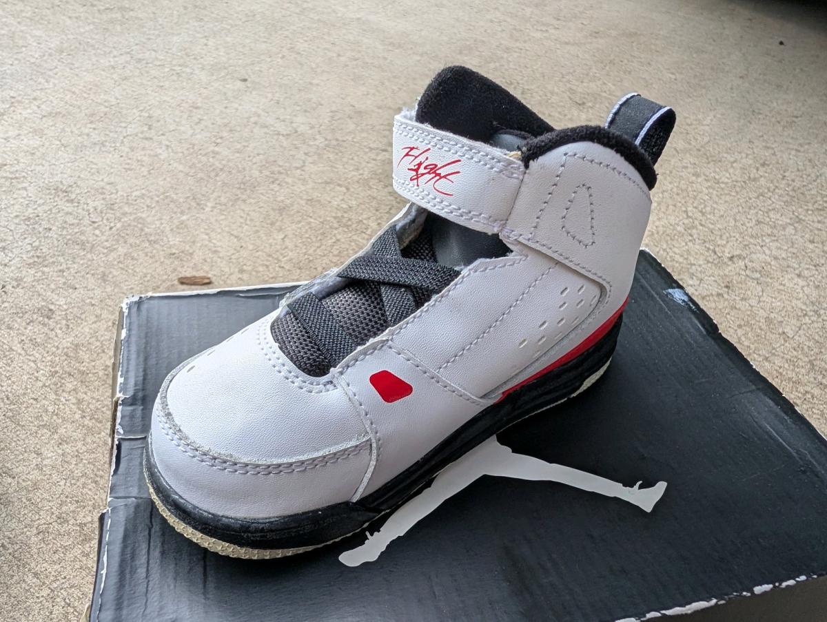 toddlers Jordan flights
