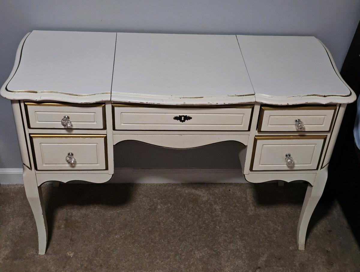 Beautiful French Provincial Style Vanity