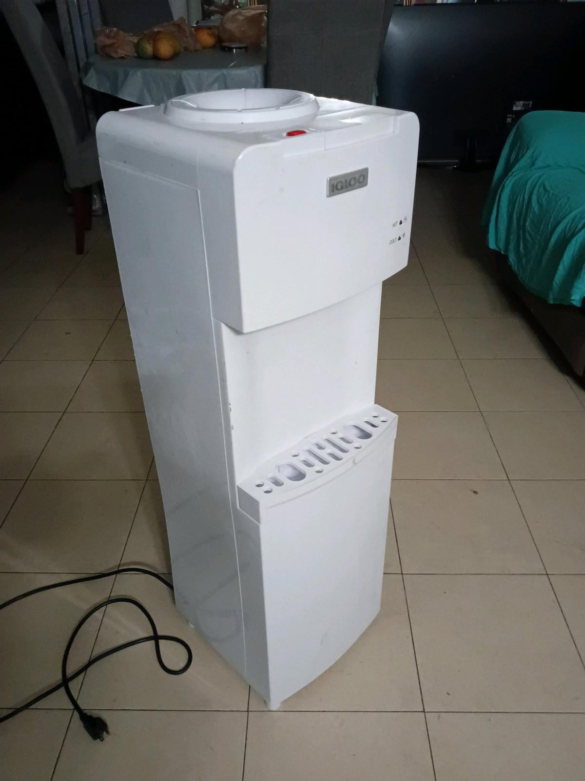 water dispenser mark Igloo used
