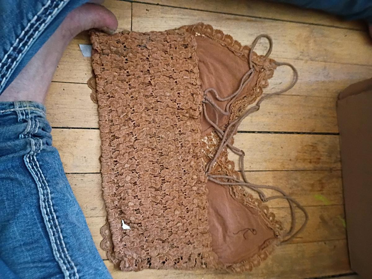 womans crop top with criss cross sleeves