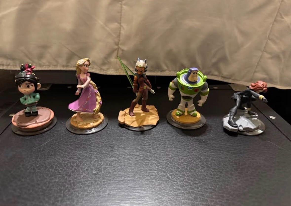 Disney Infinity 26 figures