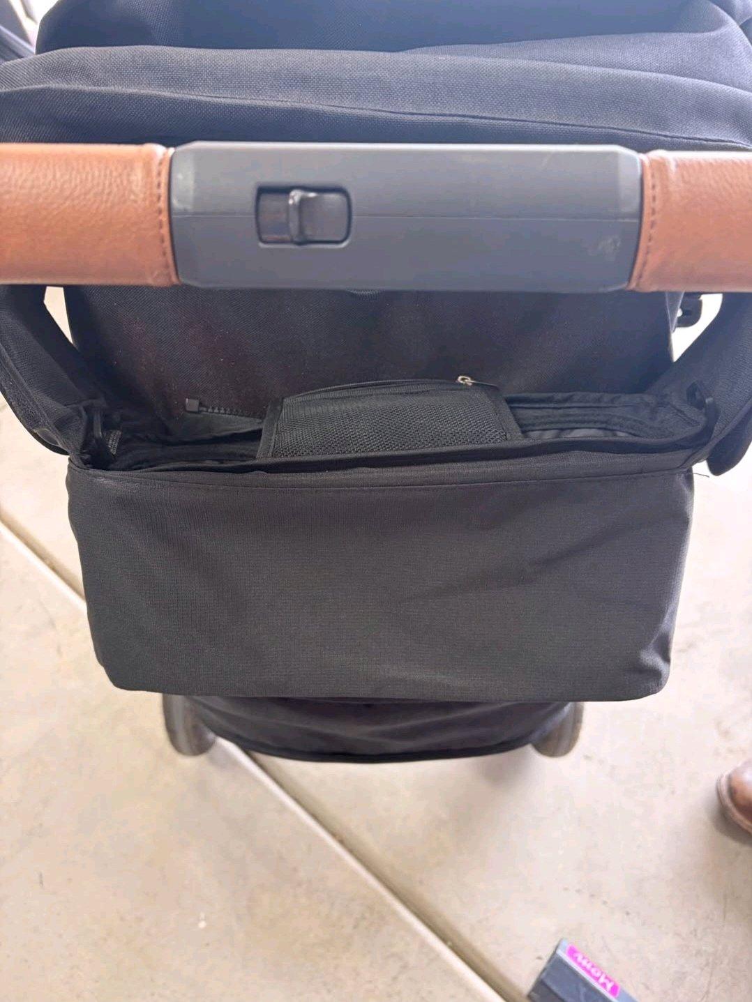 Nuna Pipa Infant Car Seat and stroller travel system