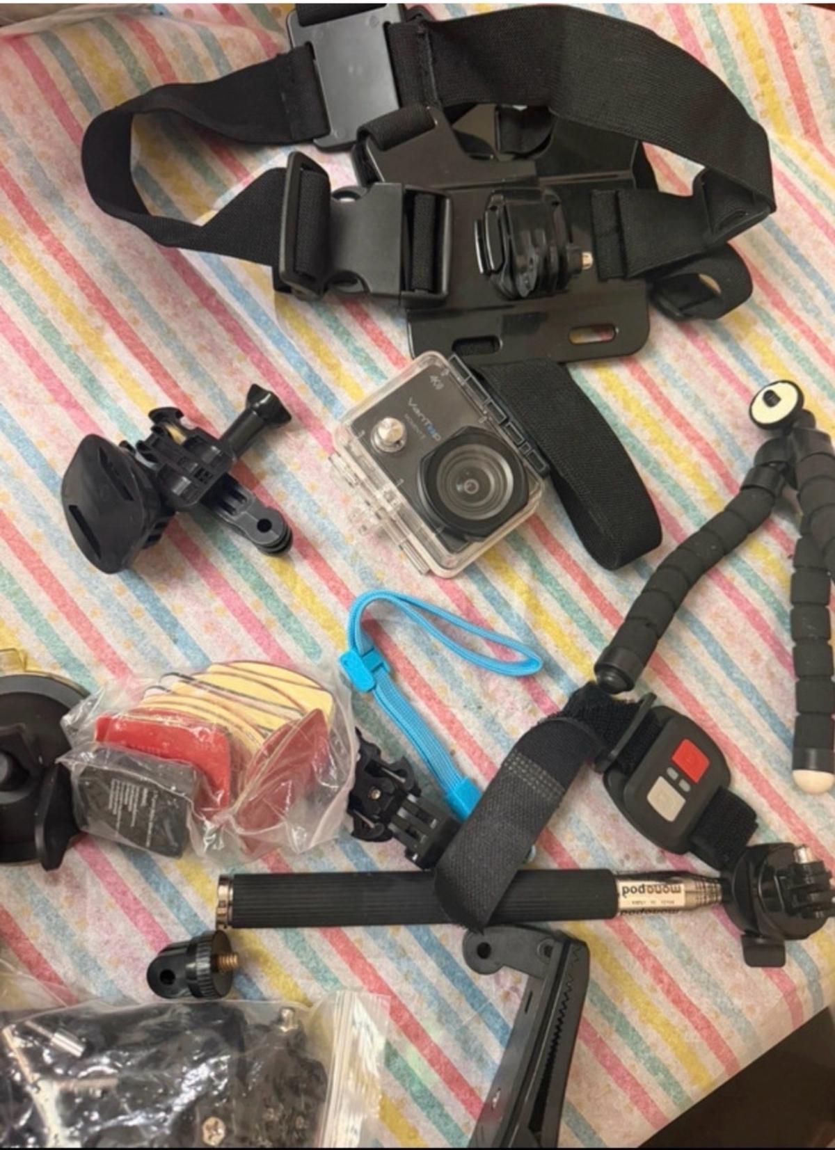 Vantop moment 3 duaActionCamera with lots of attachments