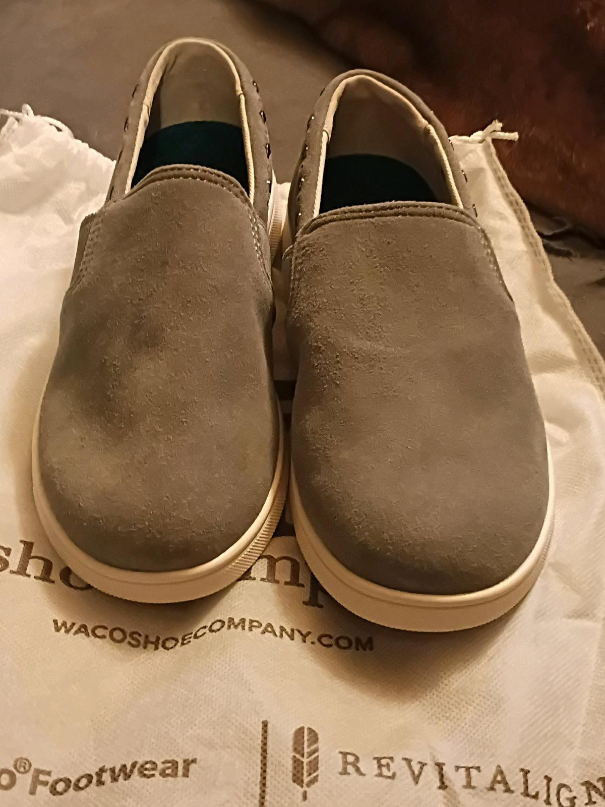 Spenco FootWear size 7  Gray Slip on