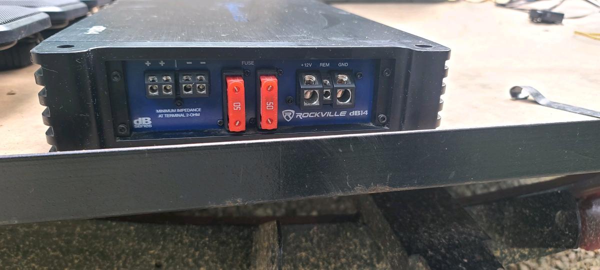 4k rms watt Rockville monoblock amplifier 1ohm and 2ohm