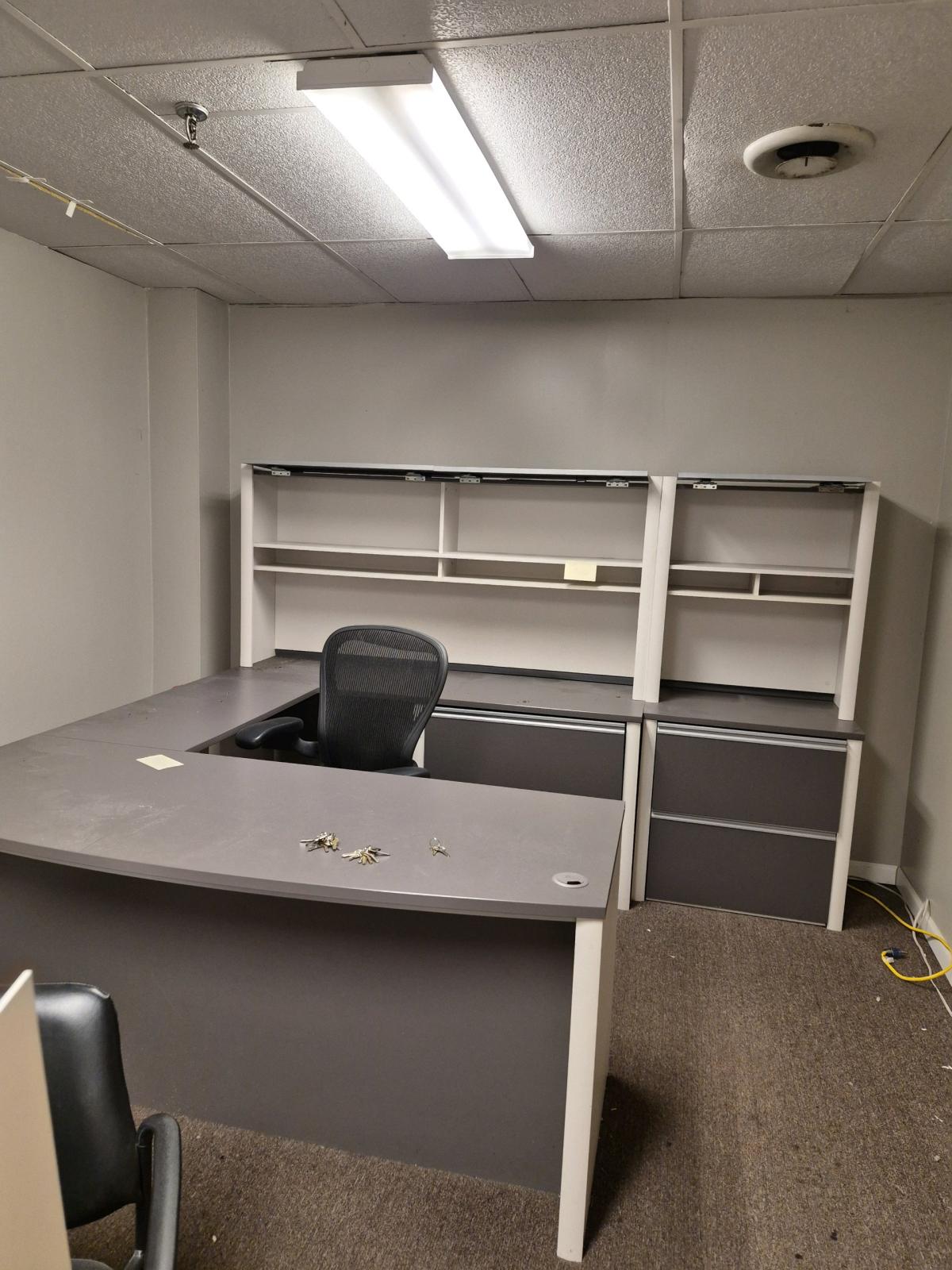 Office Furniture Desks miscellaneous items