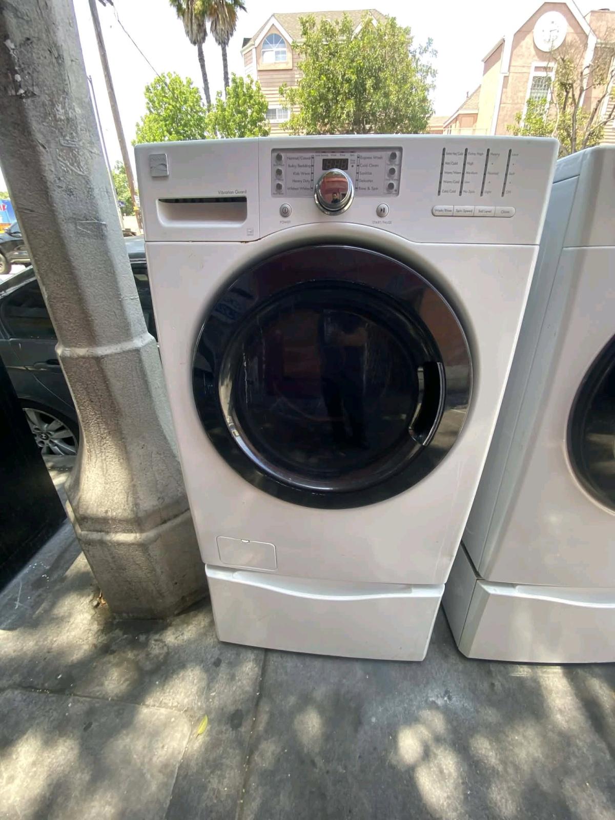 SET WASHER AND DRYER KENMORE PEDESTALS