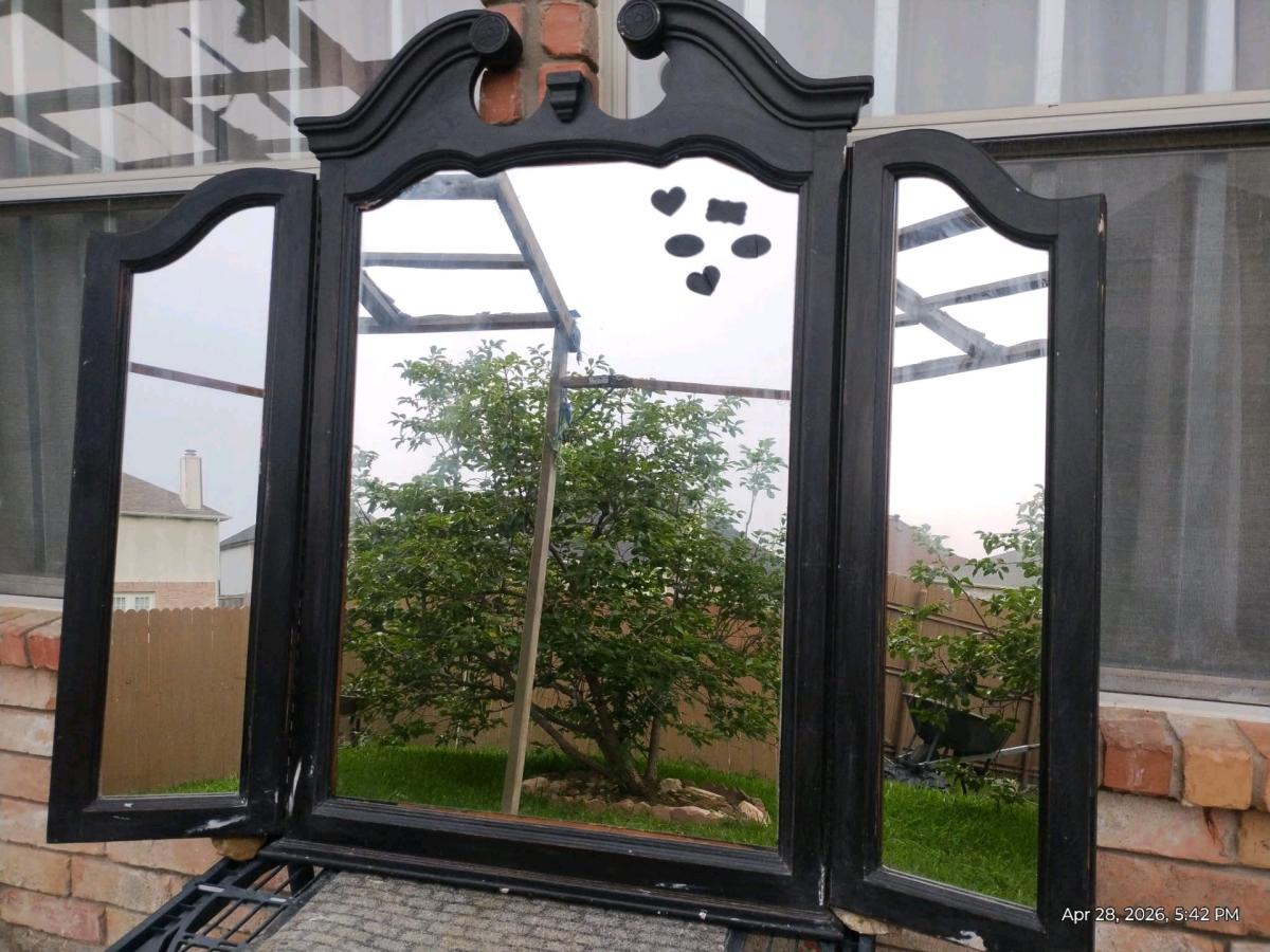Victorianstyle threepanel mirrors