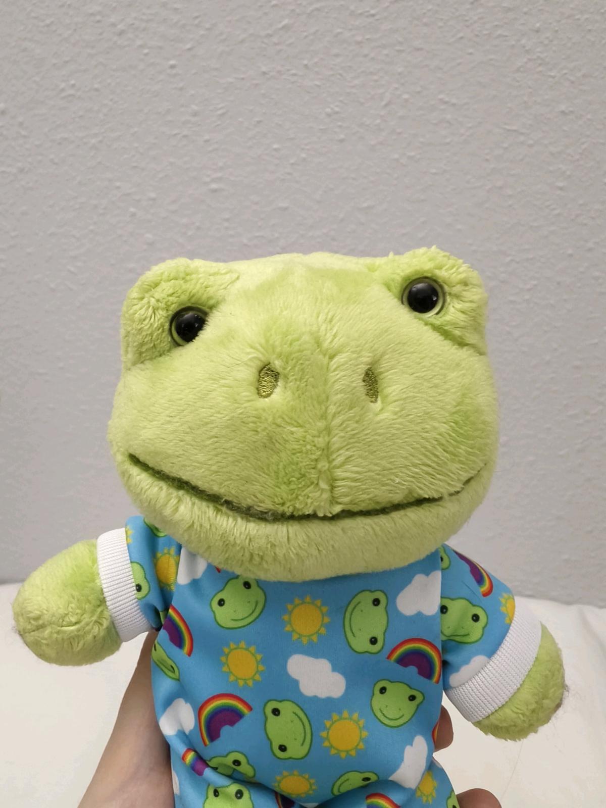 Green frog plushie