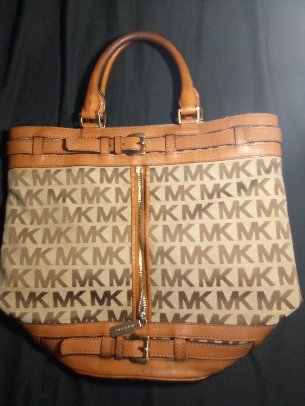 MK ladies hand bag good for traveling