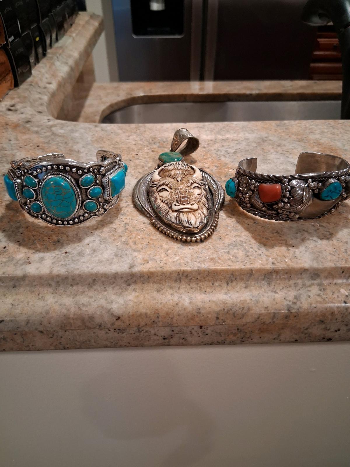 Turquoise mens Bracelets an Buffalo pendant
