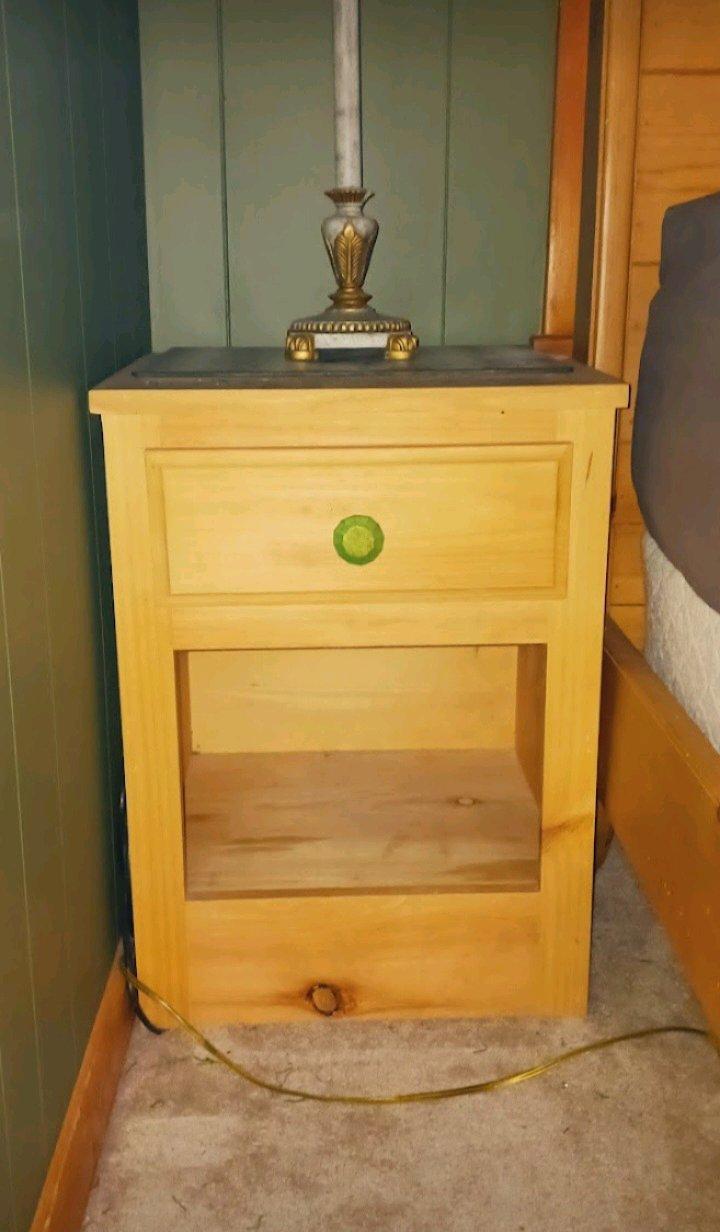 Queen Size Pine Sleigh Bedroom Suite