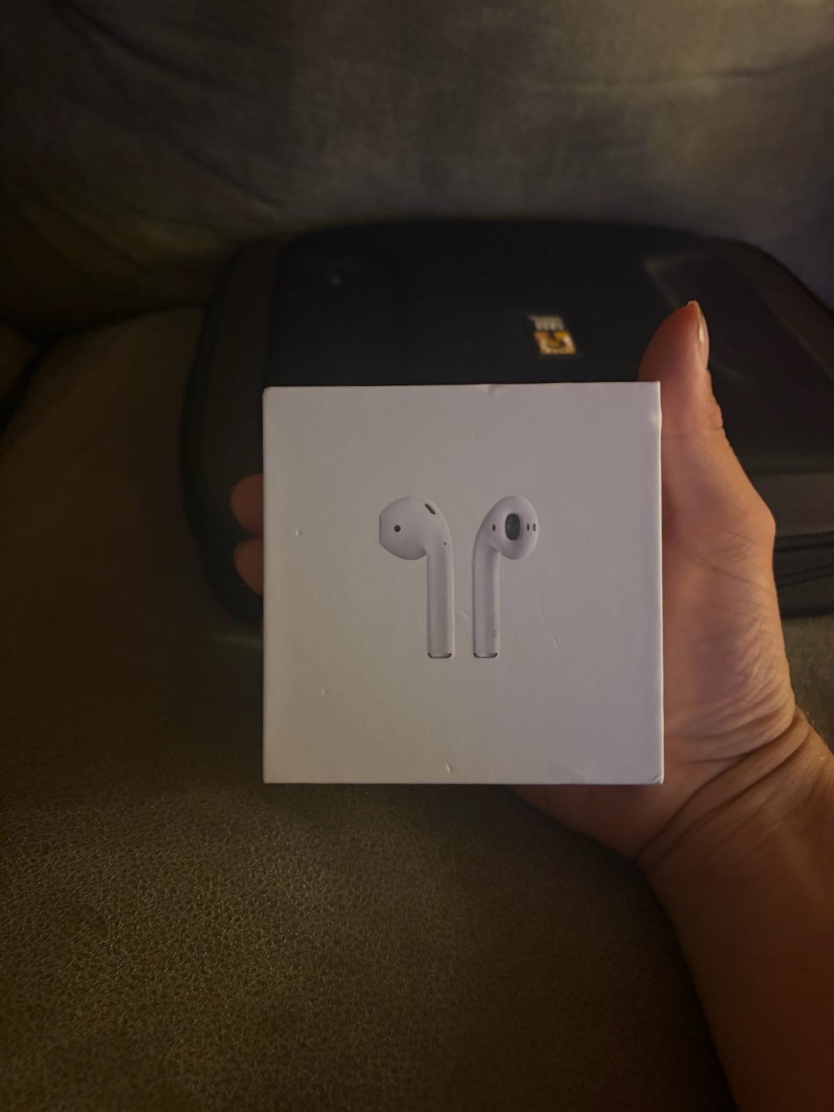 White Wireless Bluetooth Earbuds With Charging Case Included