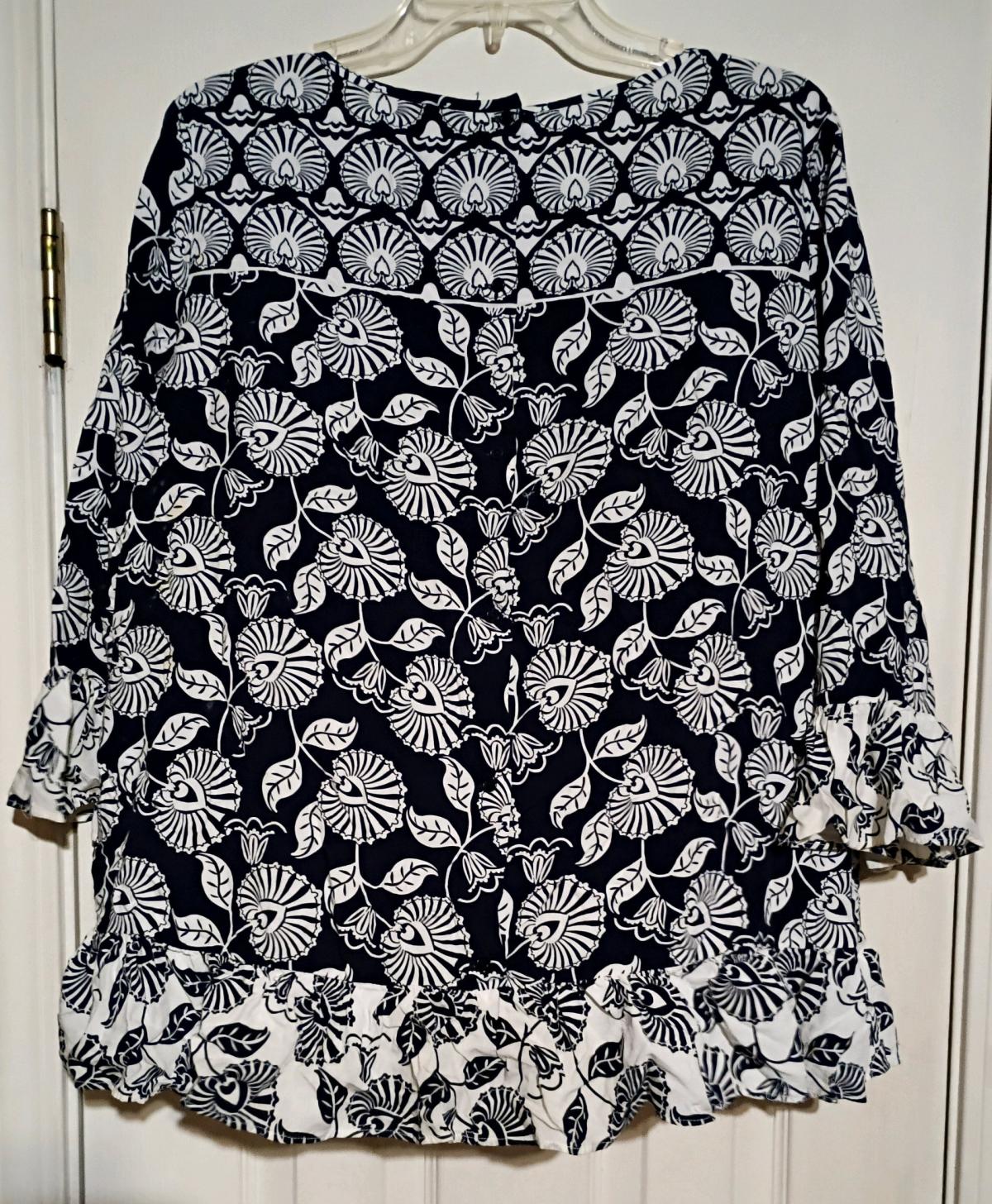 Crown and Ivy pullover blouse in Navy and white