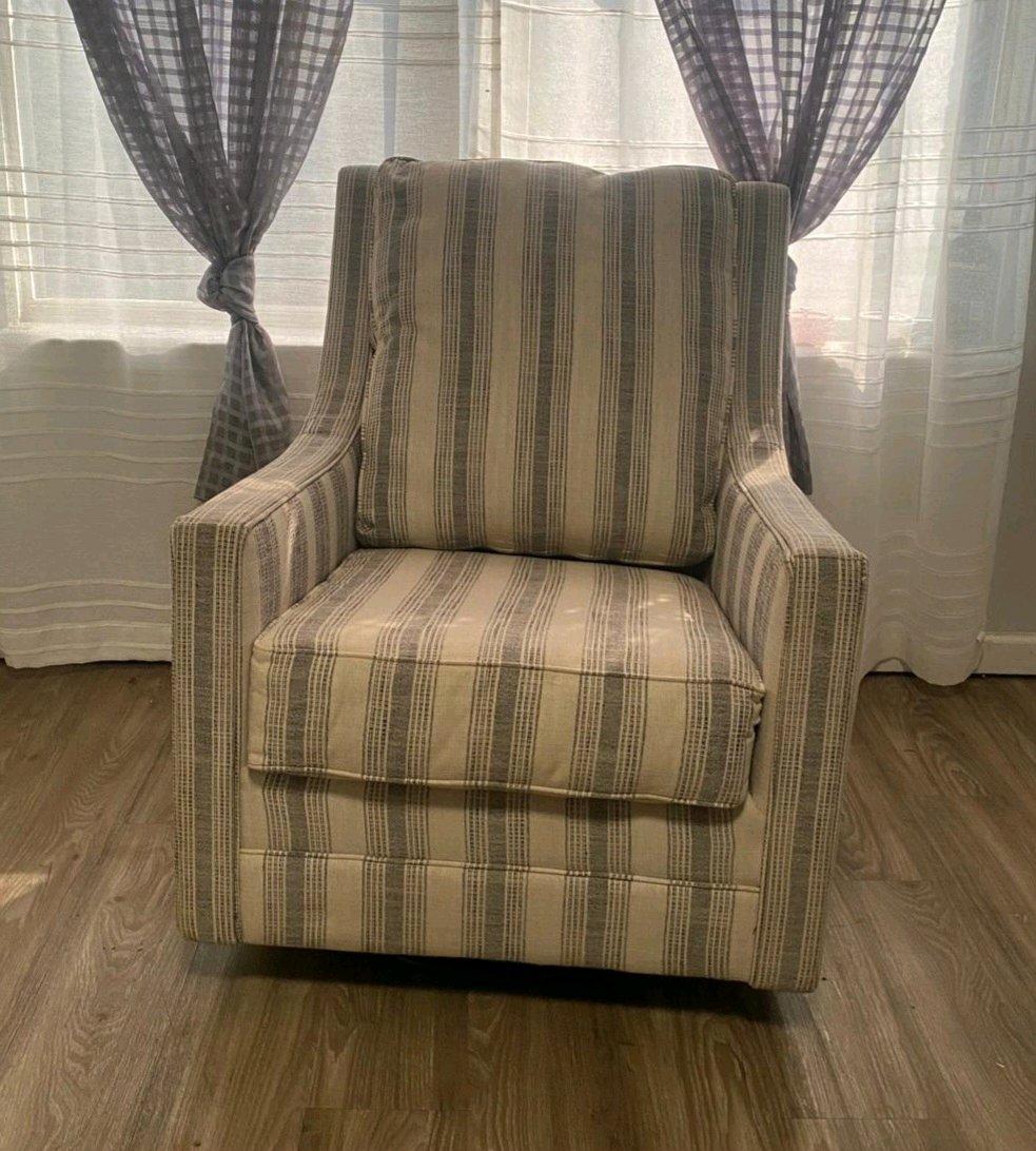 Ashley Furniture Swivel Glider Accent Chair Ivory Black