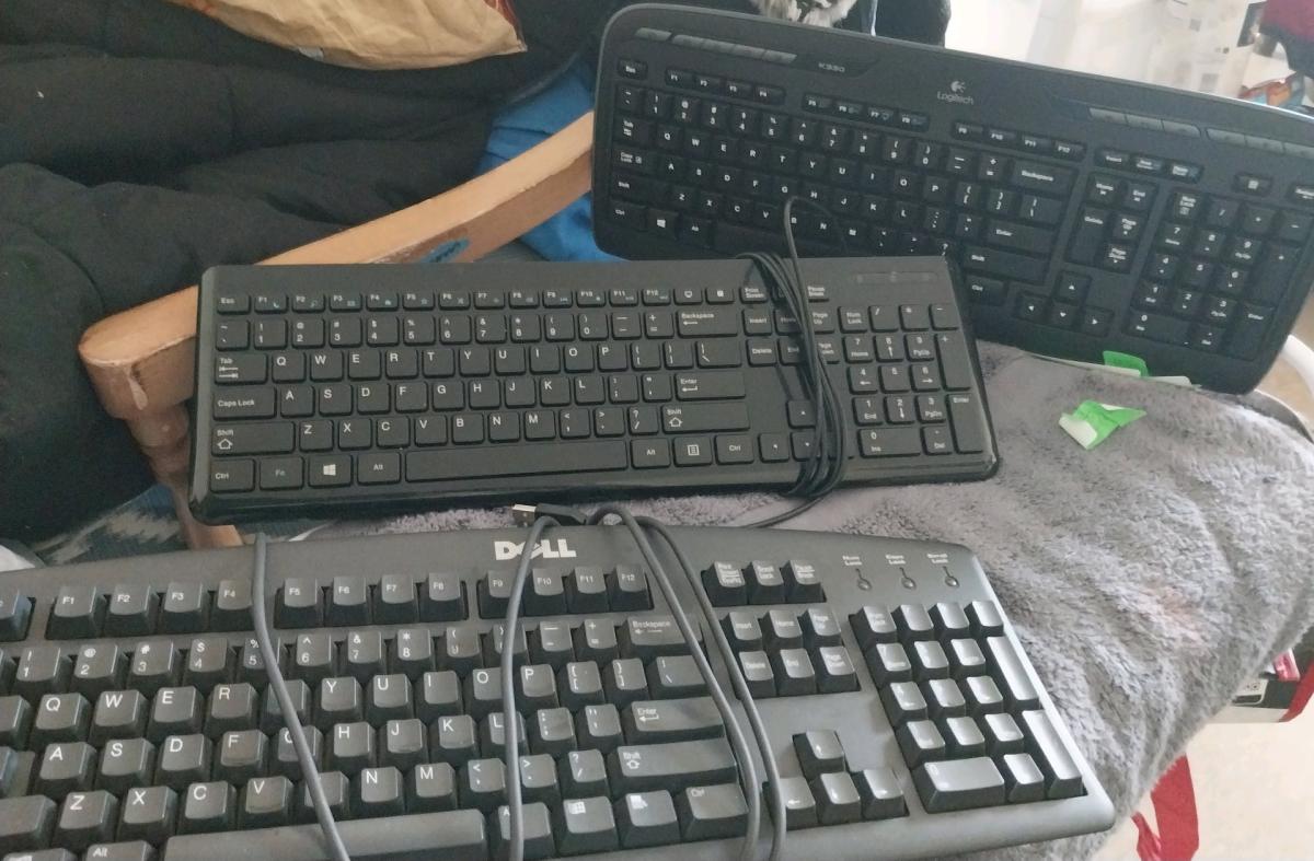various types of electronic products from keyboard to dvdply
