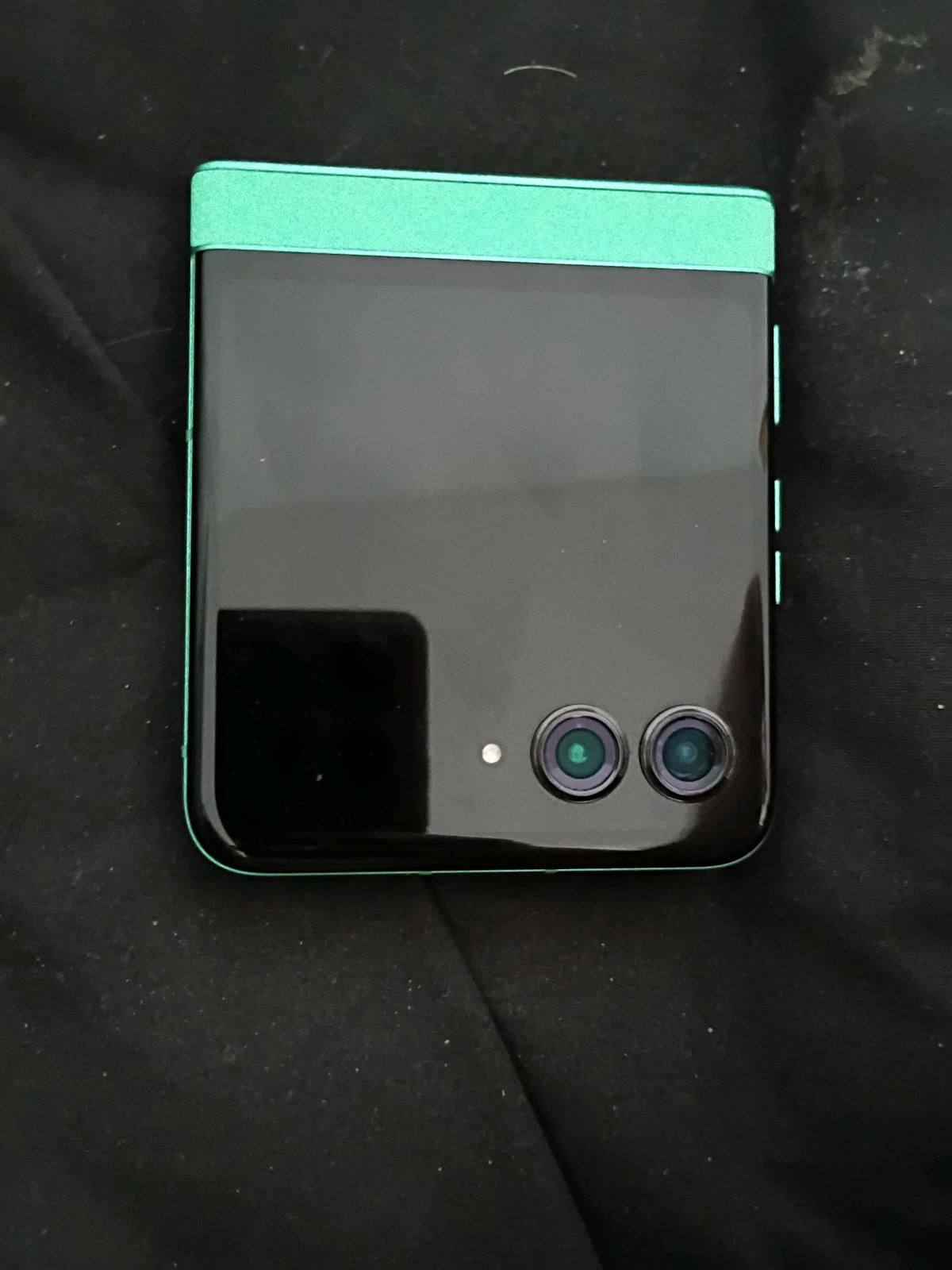 Motorola Razr 2025 256GB Storage Smartphone