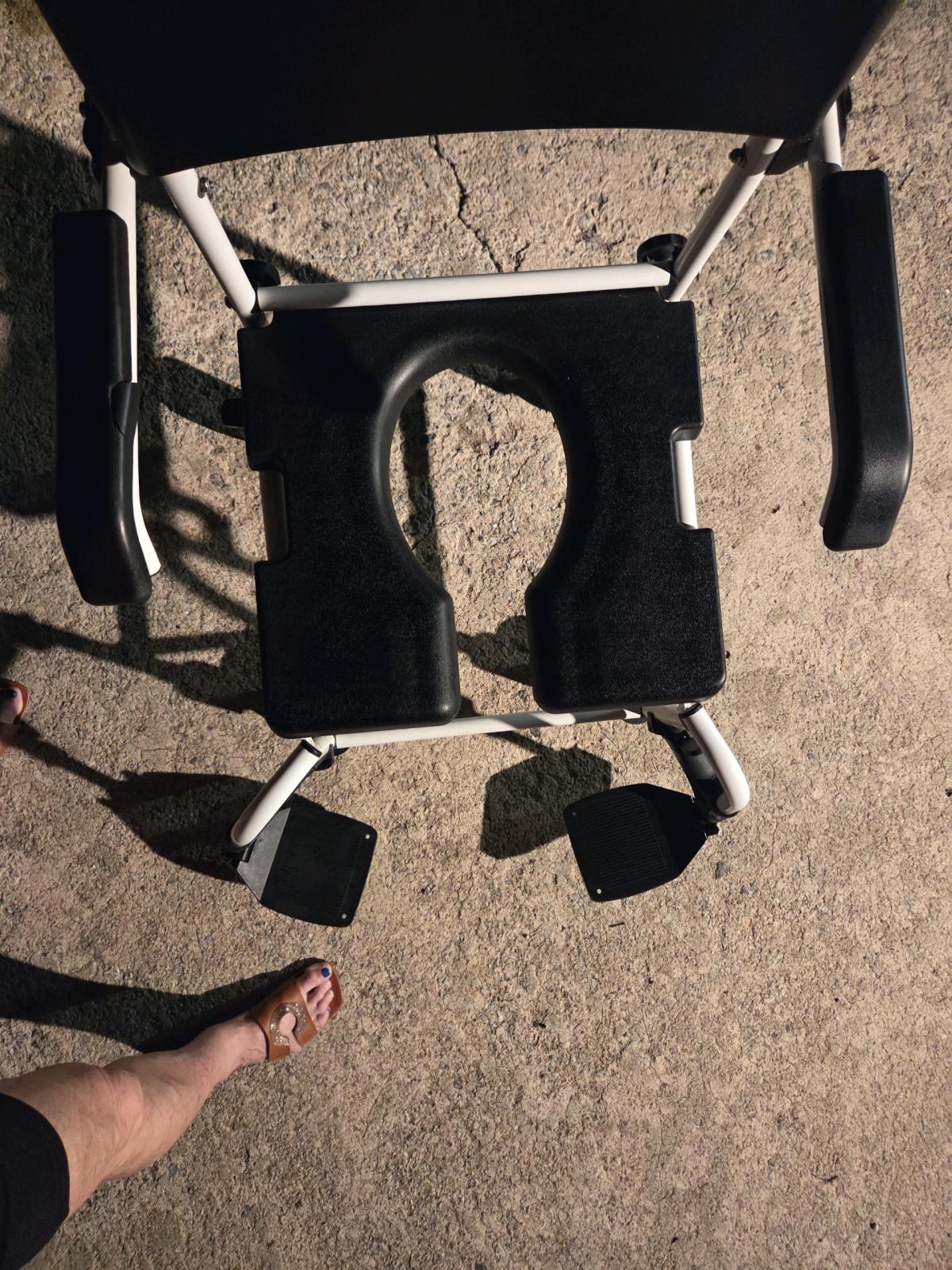 wheel chair very clean and operable