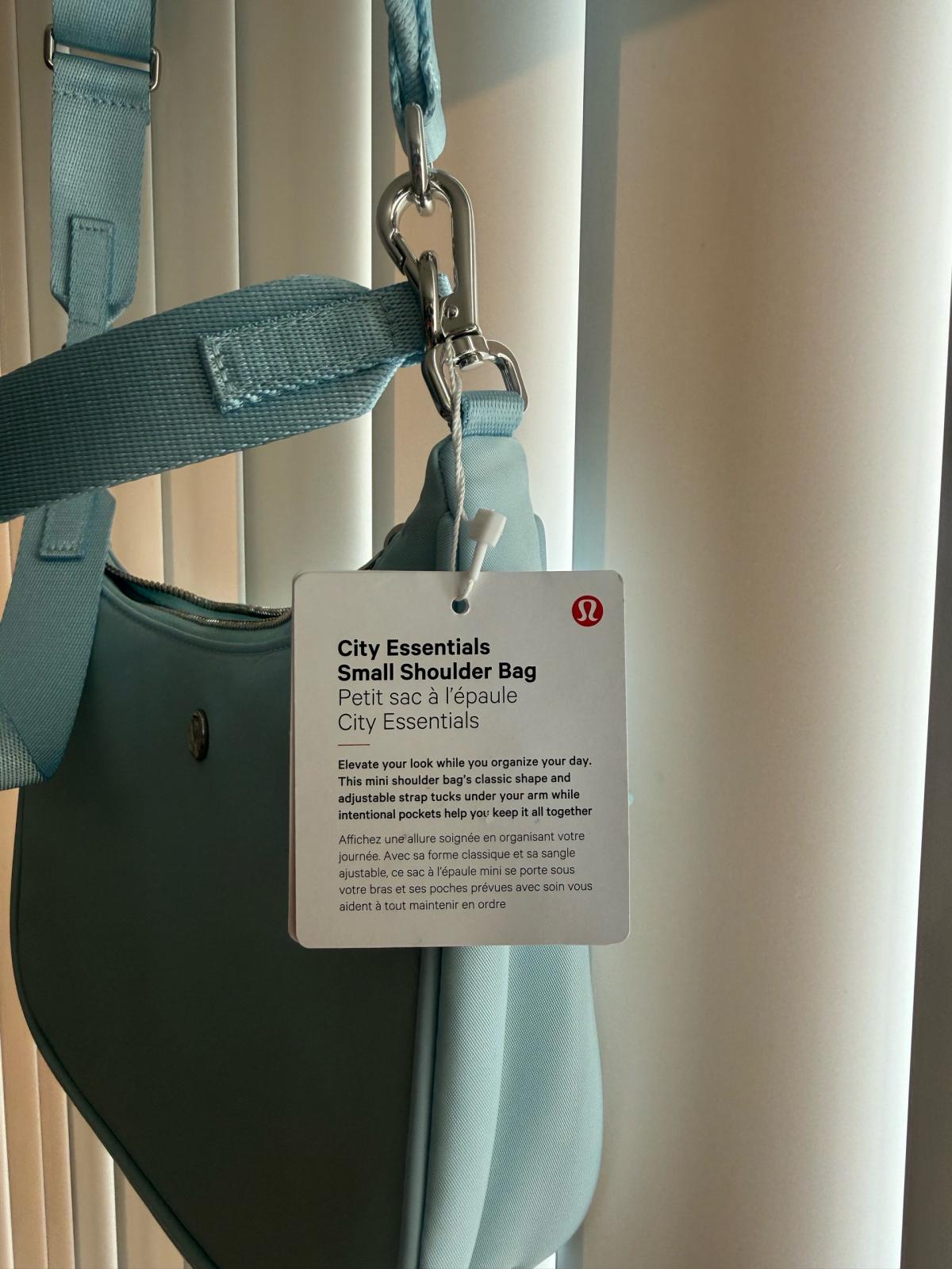 lululemon essential bag