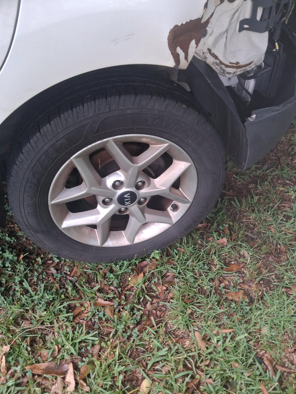 kia soul 2023 all 4 tires and rims