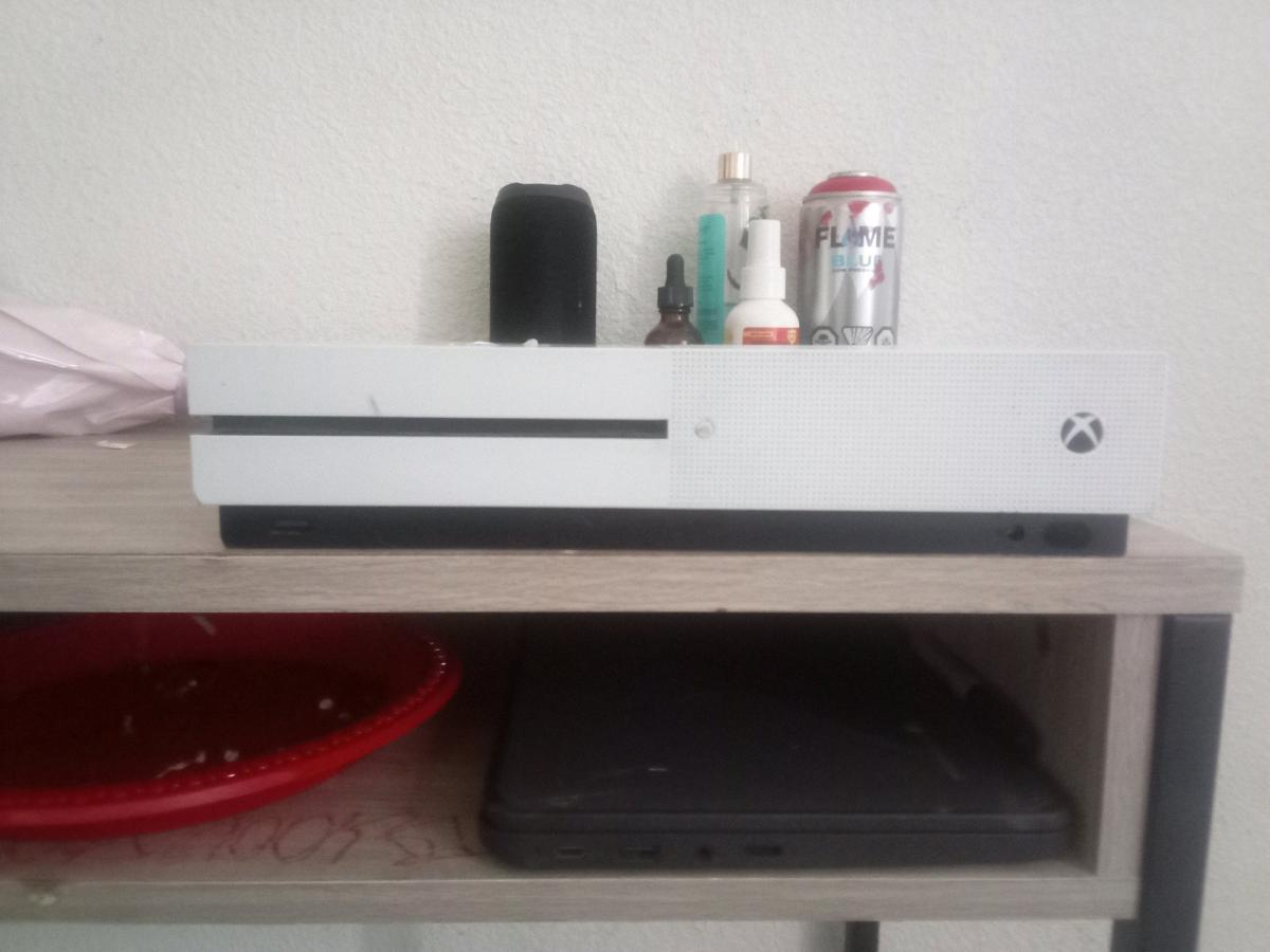 Microsoft Xbox one s used no controller or power cord