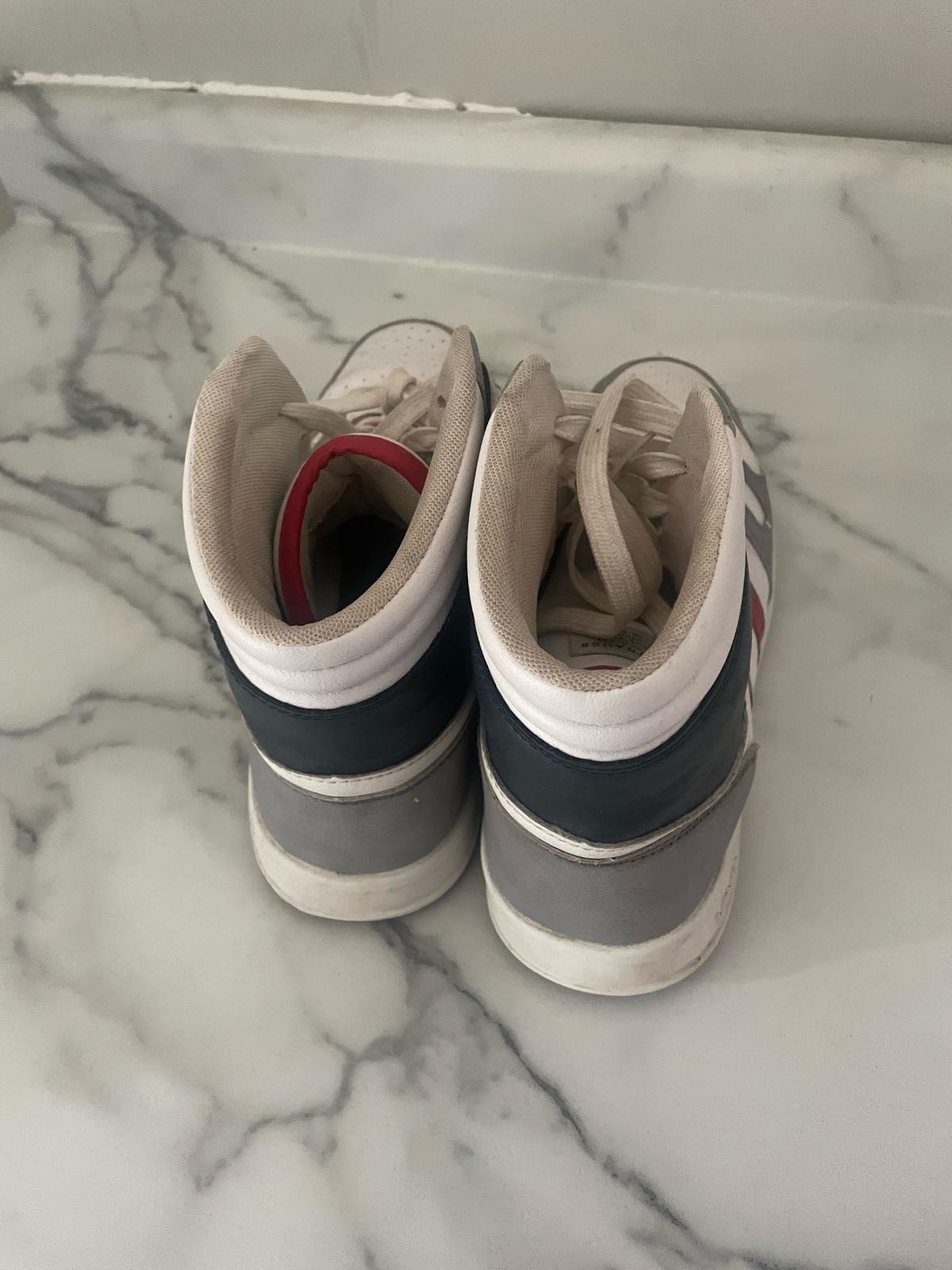 Grey white navy  red Levis size 11115