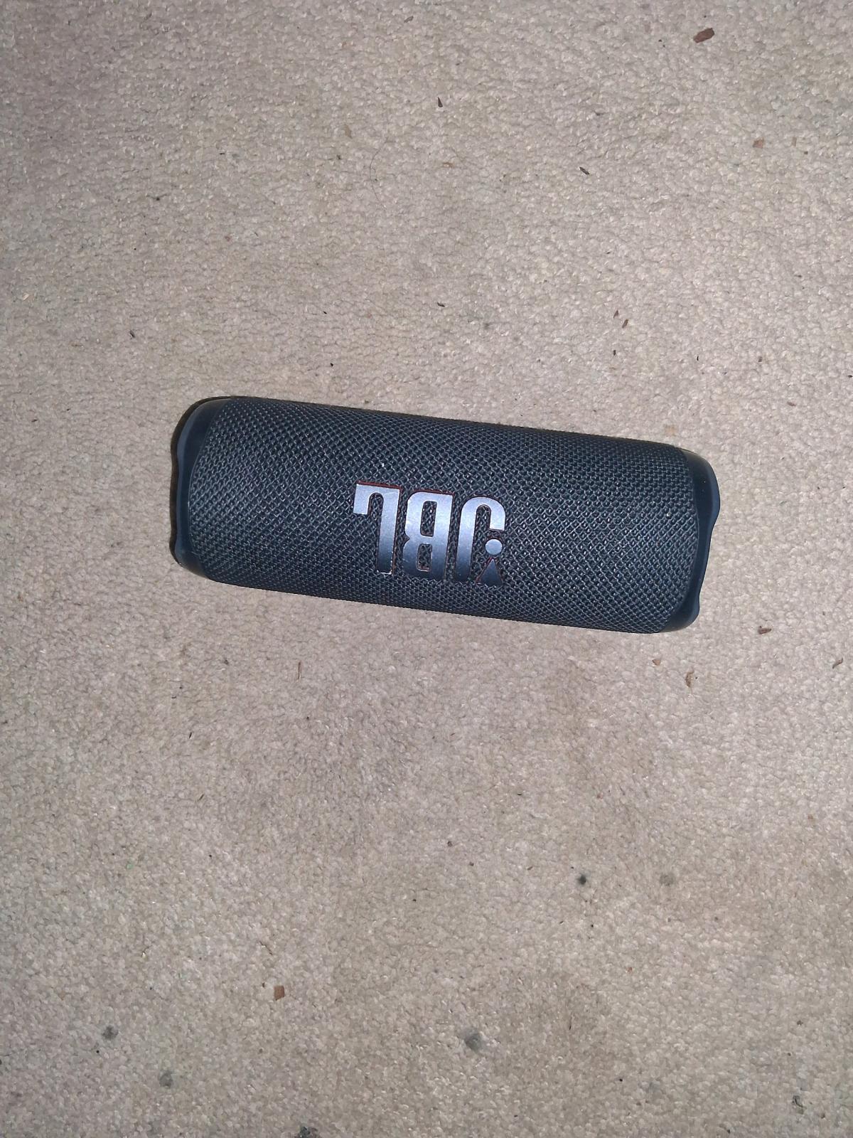 jbl flip 6 bluetooth speaker loud clean bass with charger