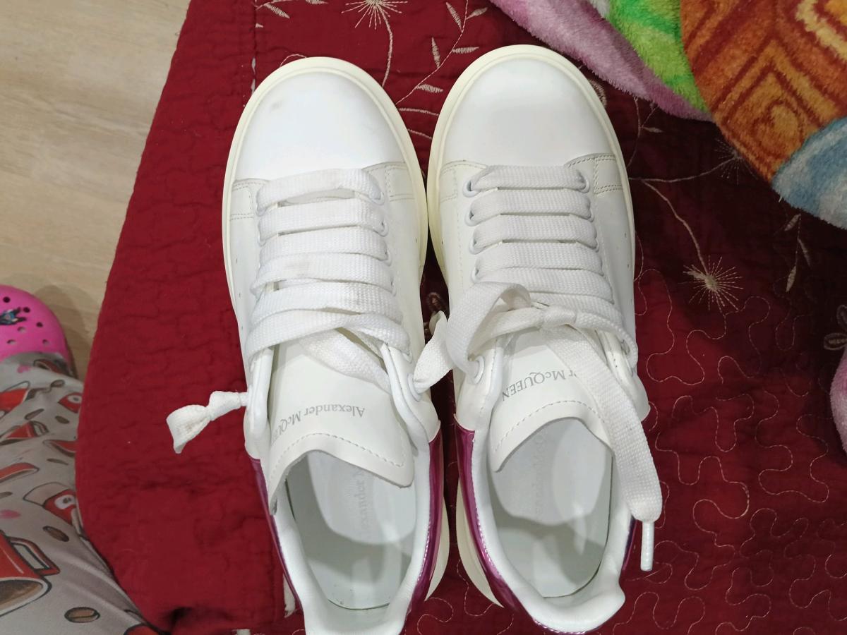 Alexander McQueens barley used I piad 700 for these