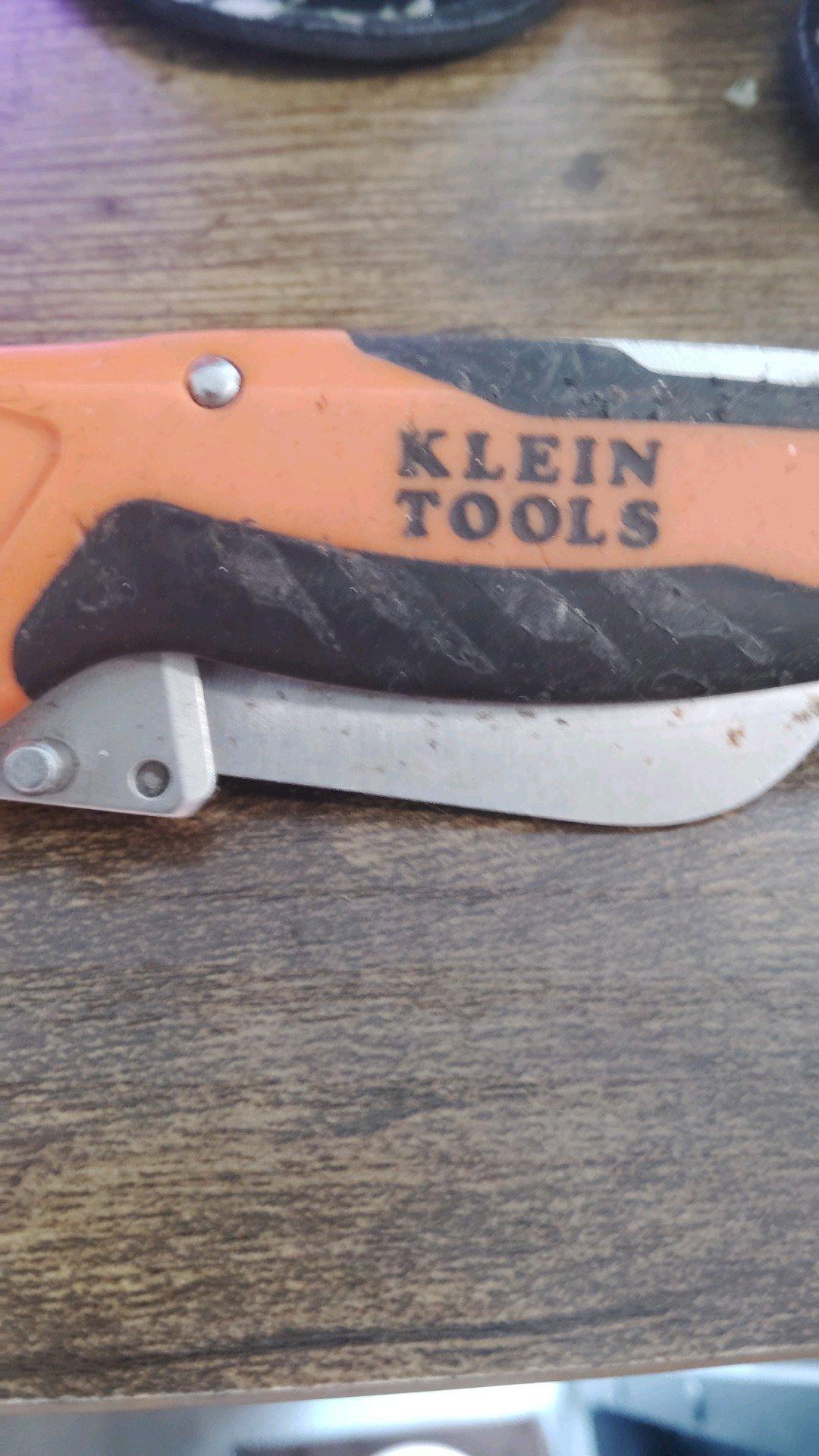 sturdy carpet knife