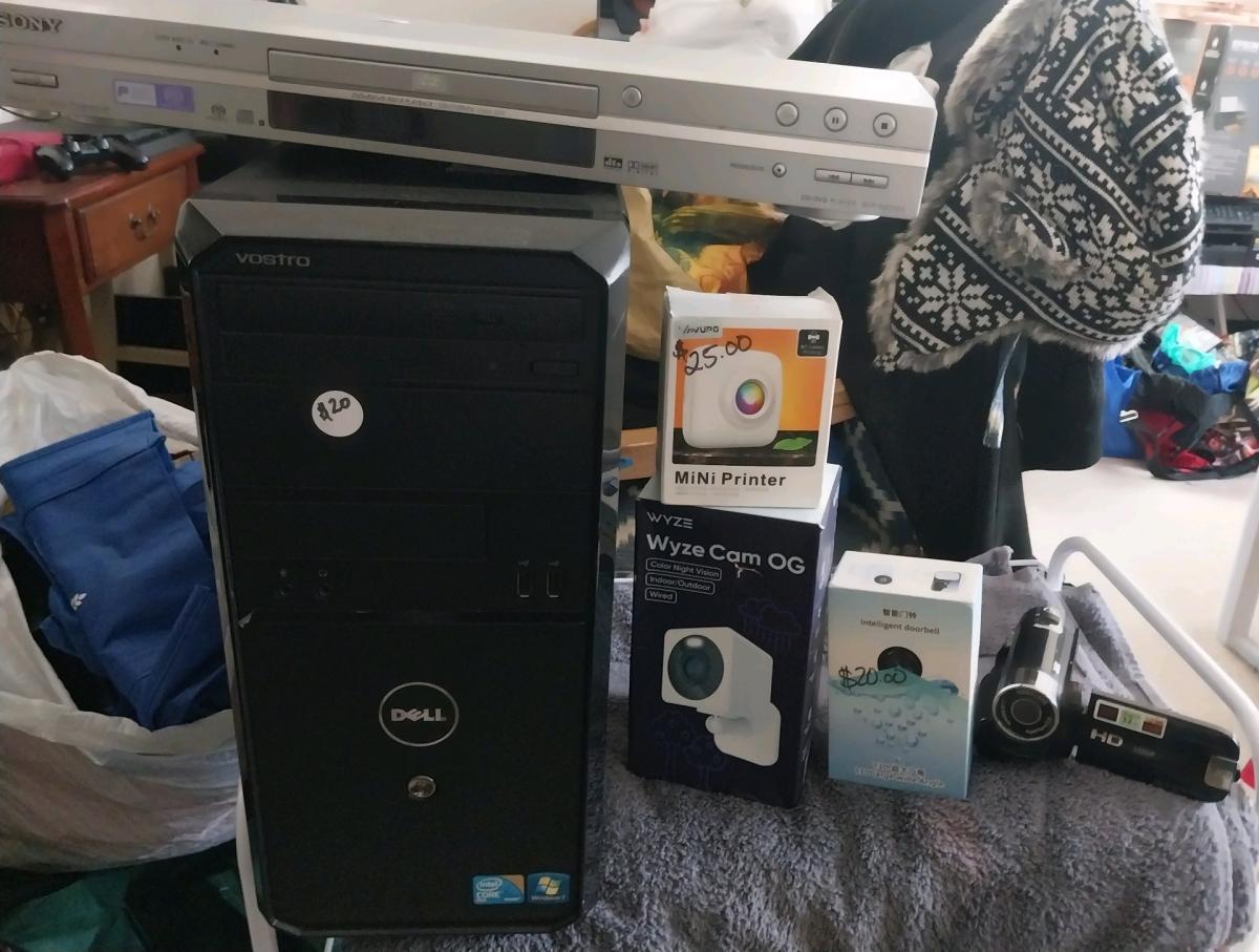 various types of electronic products from keyboard to dvdply