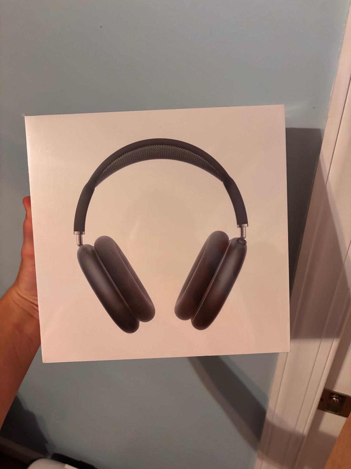 AlRPOD MAXES with MagSafe black