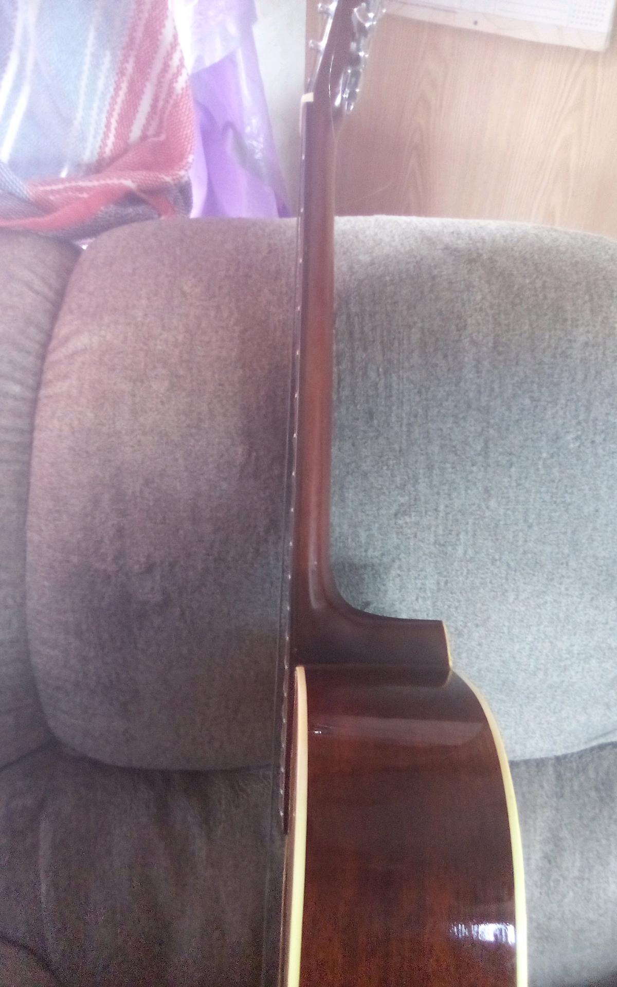 1975 original 12 string guitar by fender excellent condition