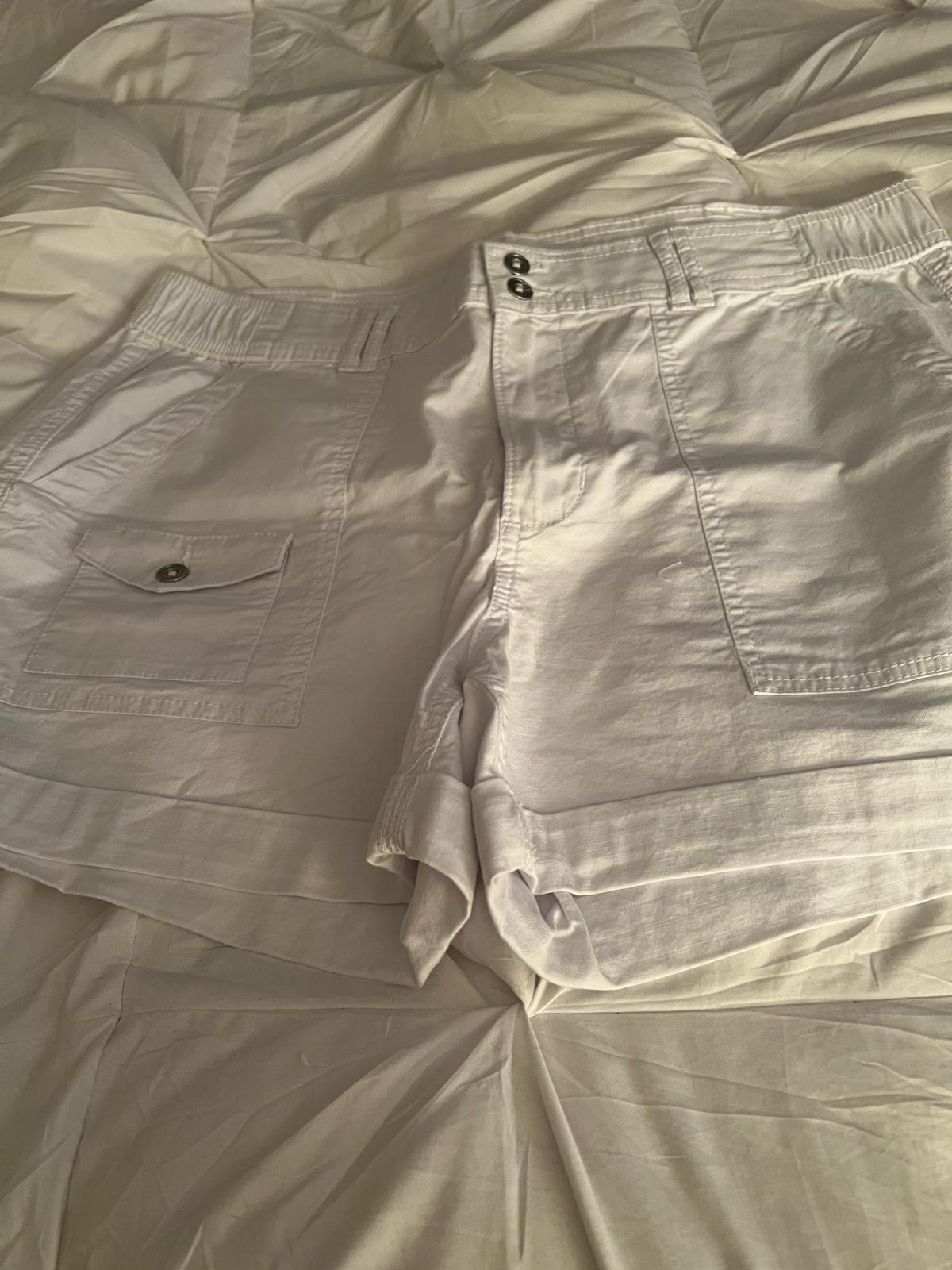 womens white linen size14 pocket on front back