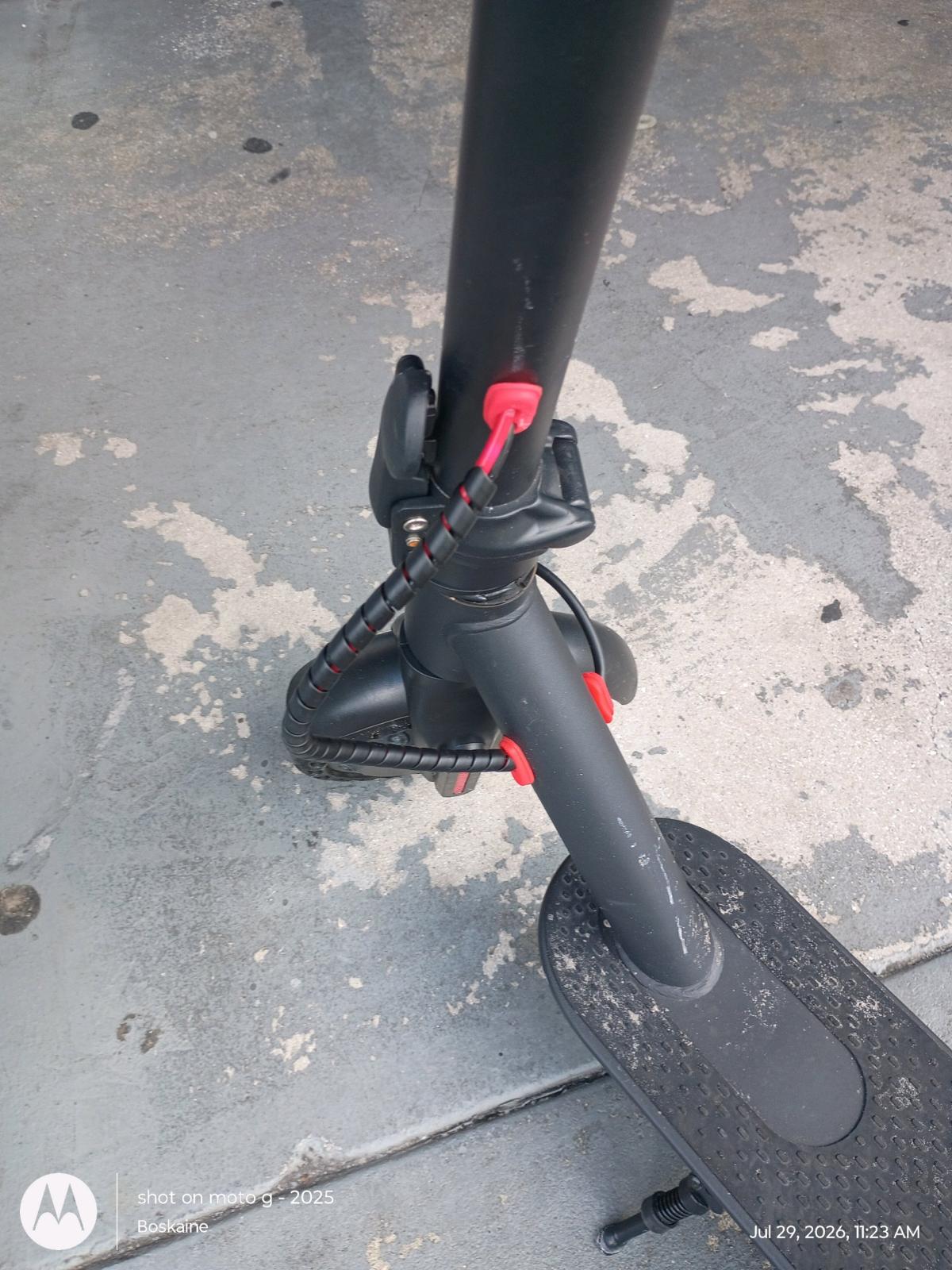 Joyhis JS Android Electric Scooter W Charger