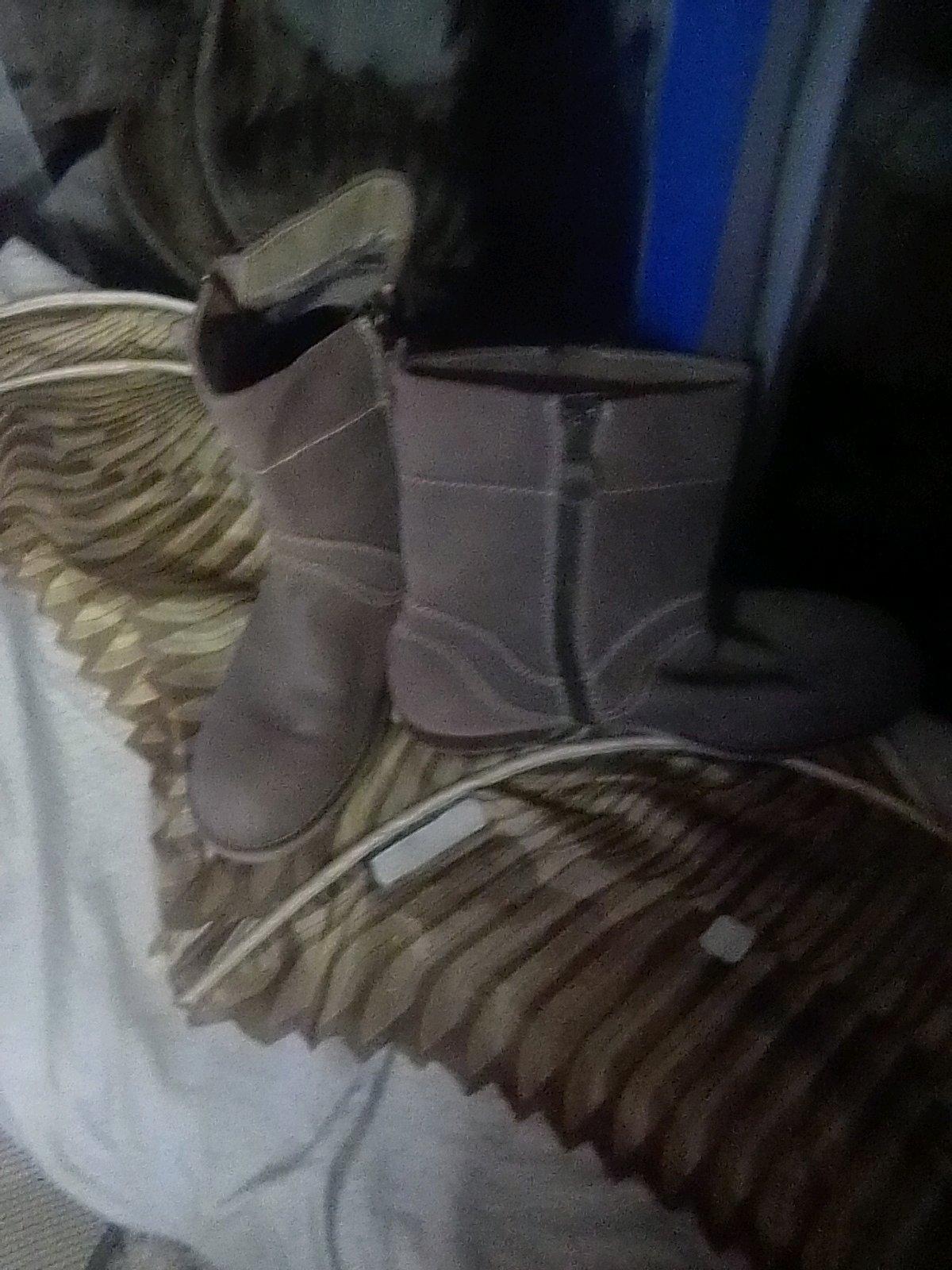 ladies boots brown in color with antibacterial shield