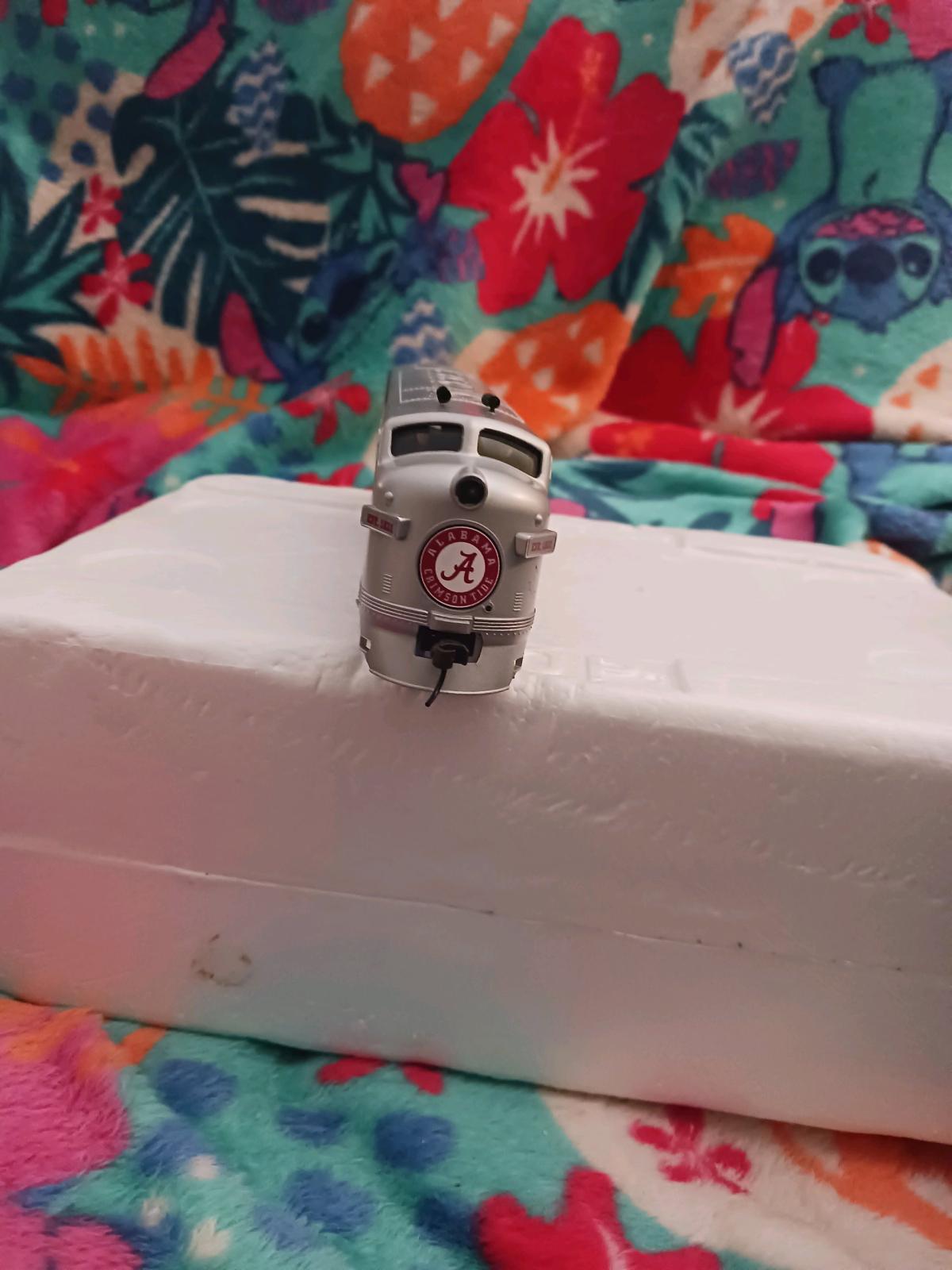 ALABAMA ROLL TIDE TRAIN SET NEW IN BOX