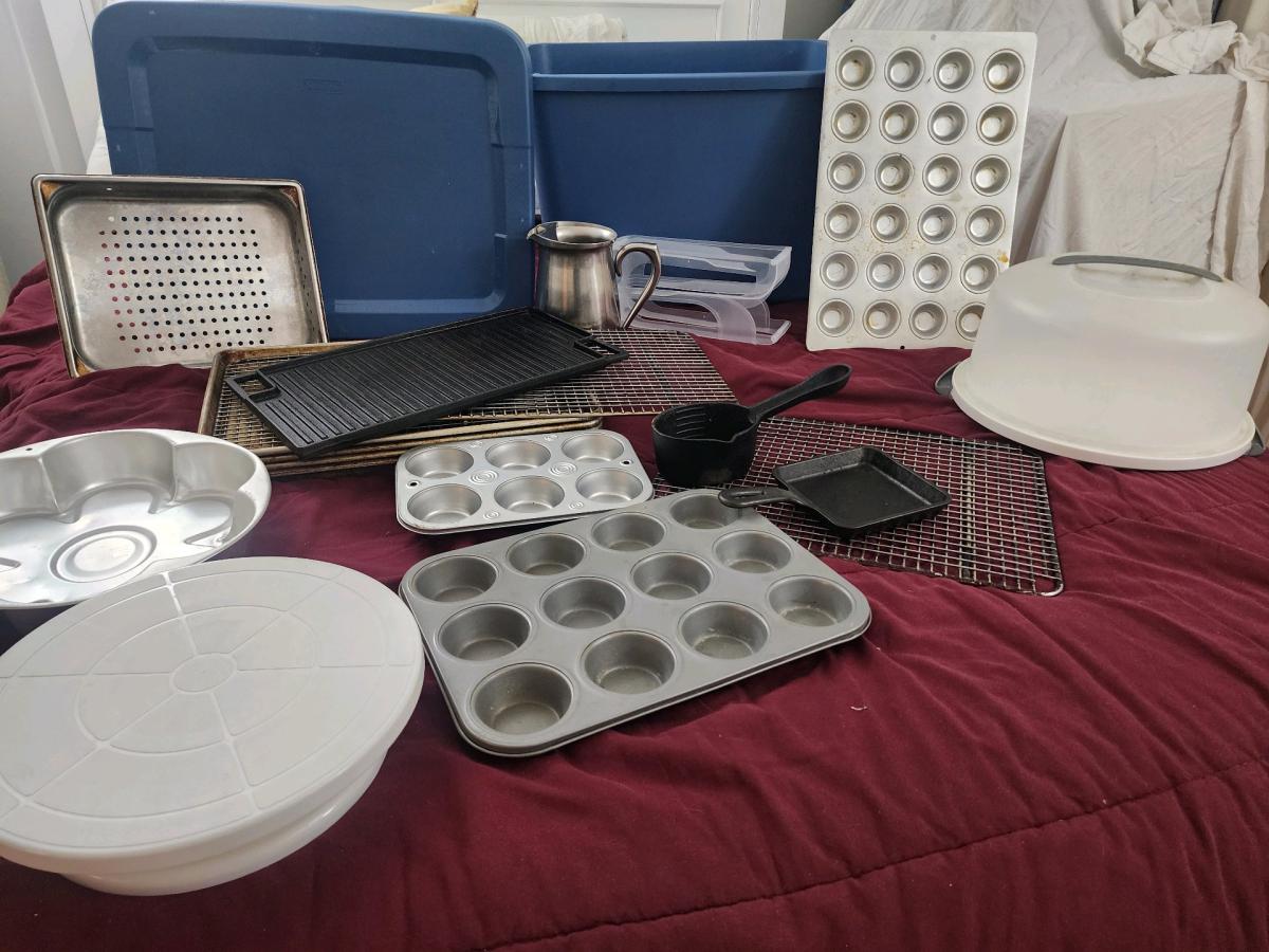 kitchen baking cast iron camping dishes