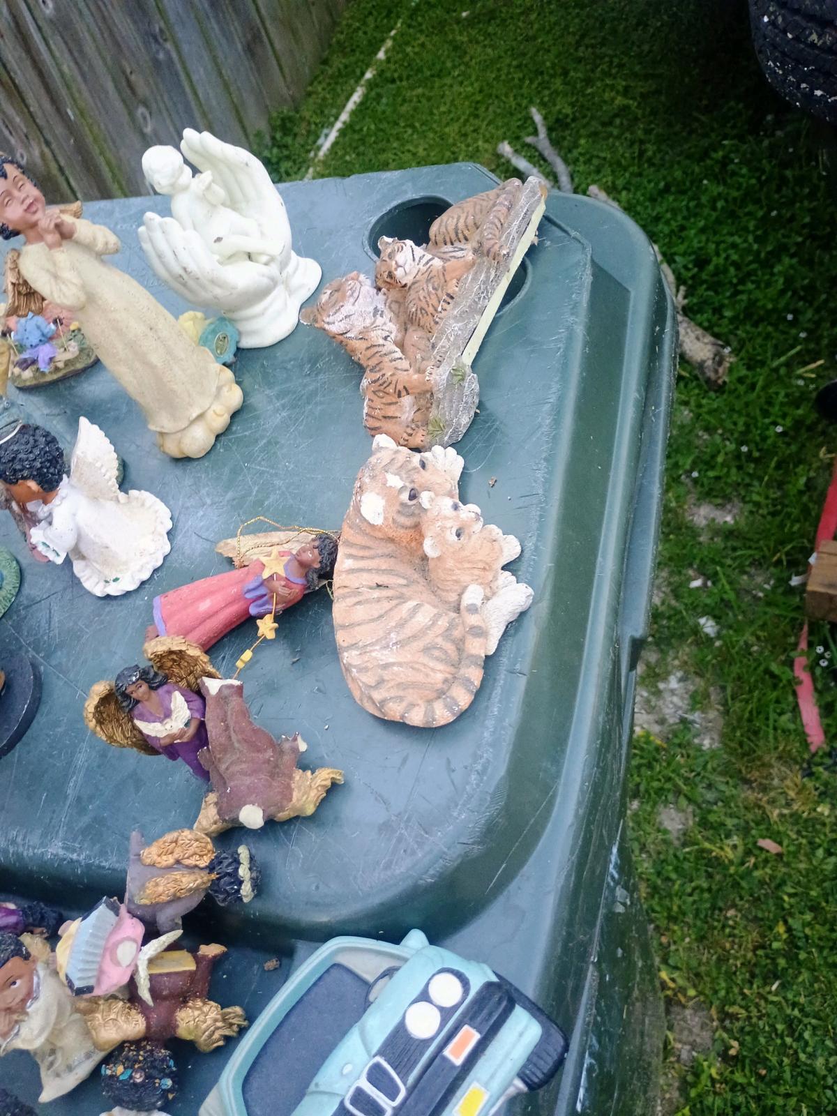 figurines