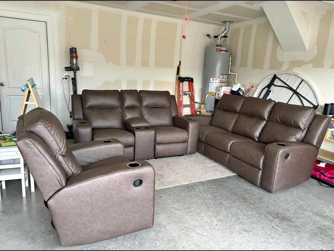 RECLINER SECTIONAL COUCH