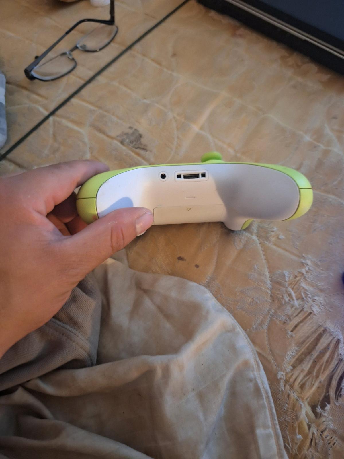 Good controller barely used I dont i dont use