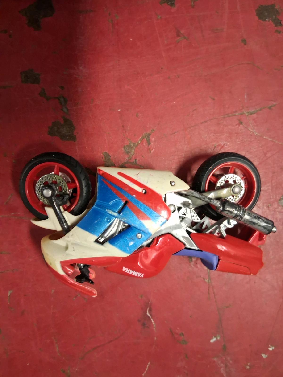 5 diecast motorbikes