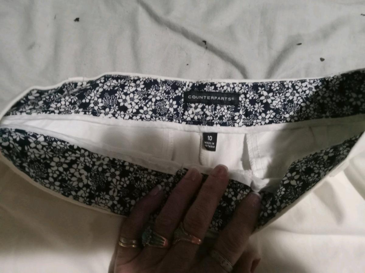 Womens white cargo shorts size 10 made by Counterparts