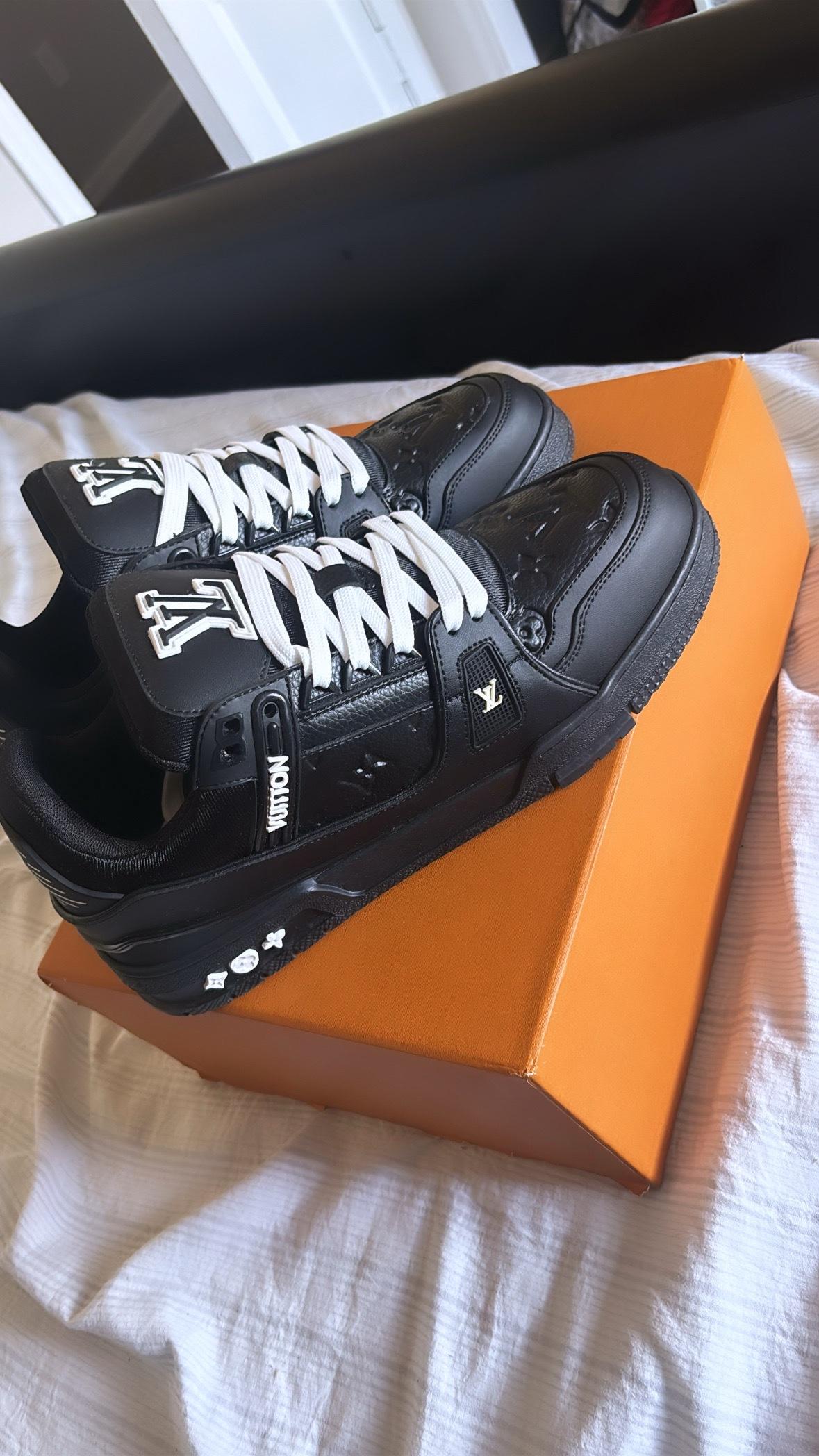 Lv trainers size 9 black